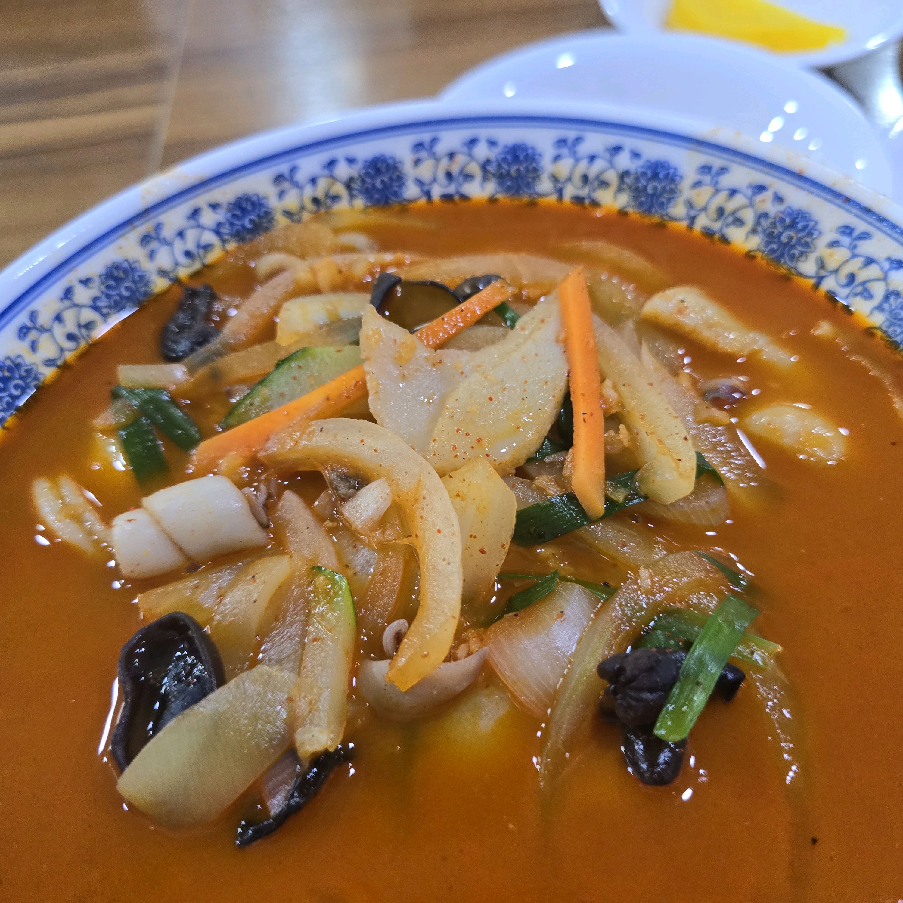 성시경 맛집으로 유명한 편의방! 혼자라 군만두밖에 못먹었지만 겉은 상당히 바삭하고 안에 육