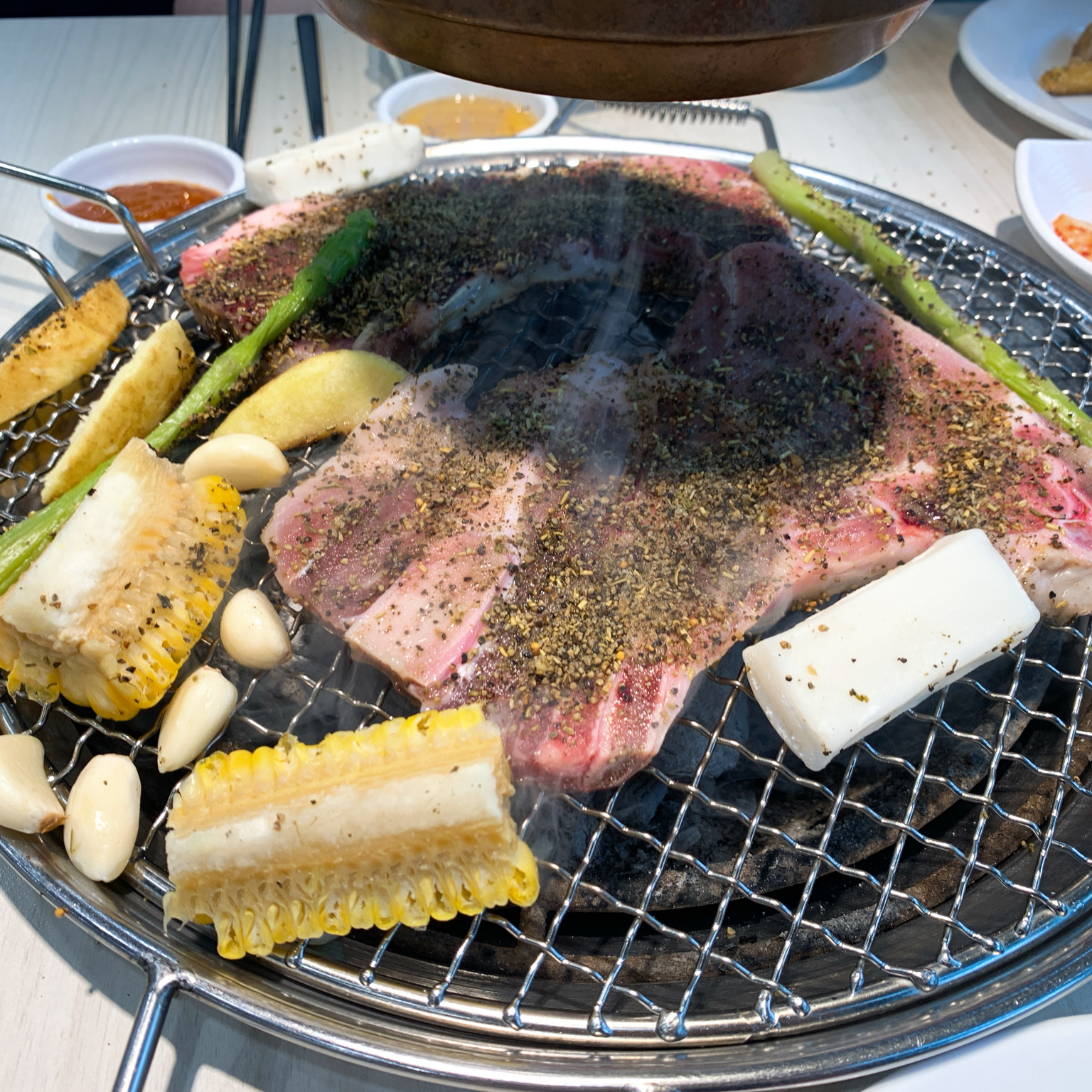 오랜만에 갔는데 반찬도 사이드메뉴들도 잘나오고 전반적으로 맛있고 매장도 깨끗해요. 사장님도