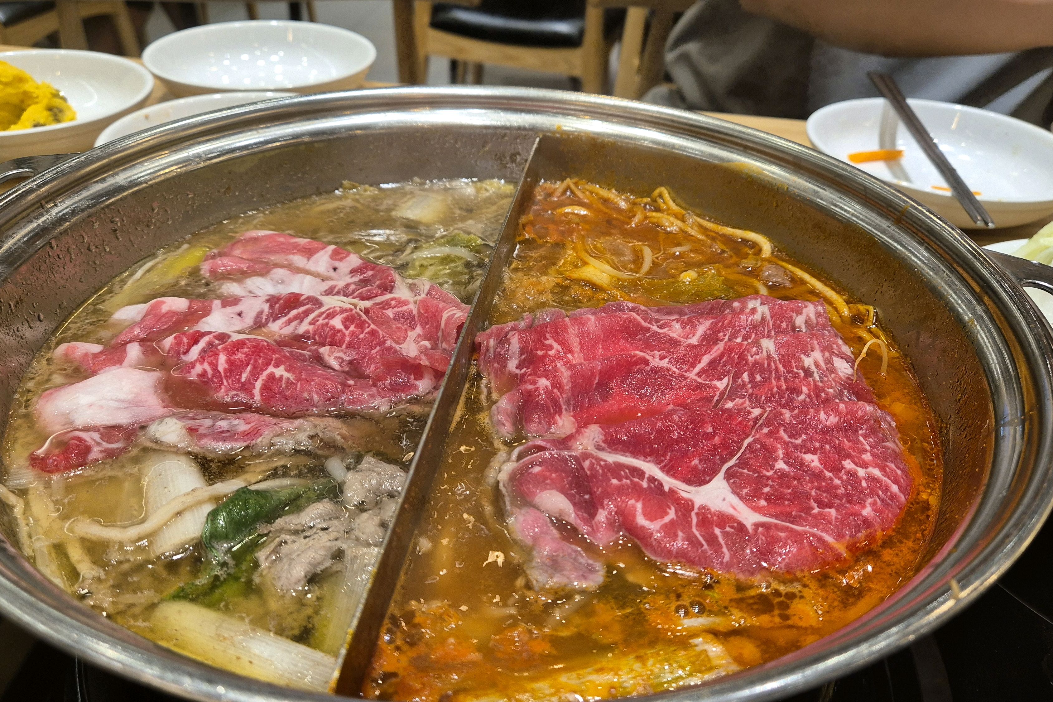 넓은 주차장이 최대 강점인것 같아요. - 양산 증산 맛집 샤브20 양산증산점