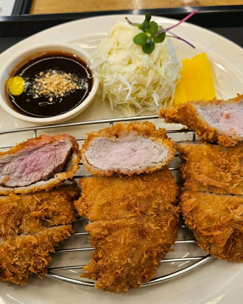 휴가 와서 석봉 도자기 미술관 관람 후 - 속초 청초호 맛집 홍익돈까스 속초점