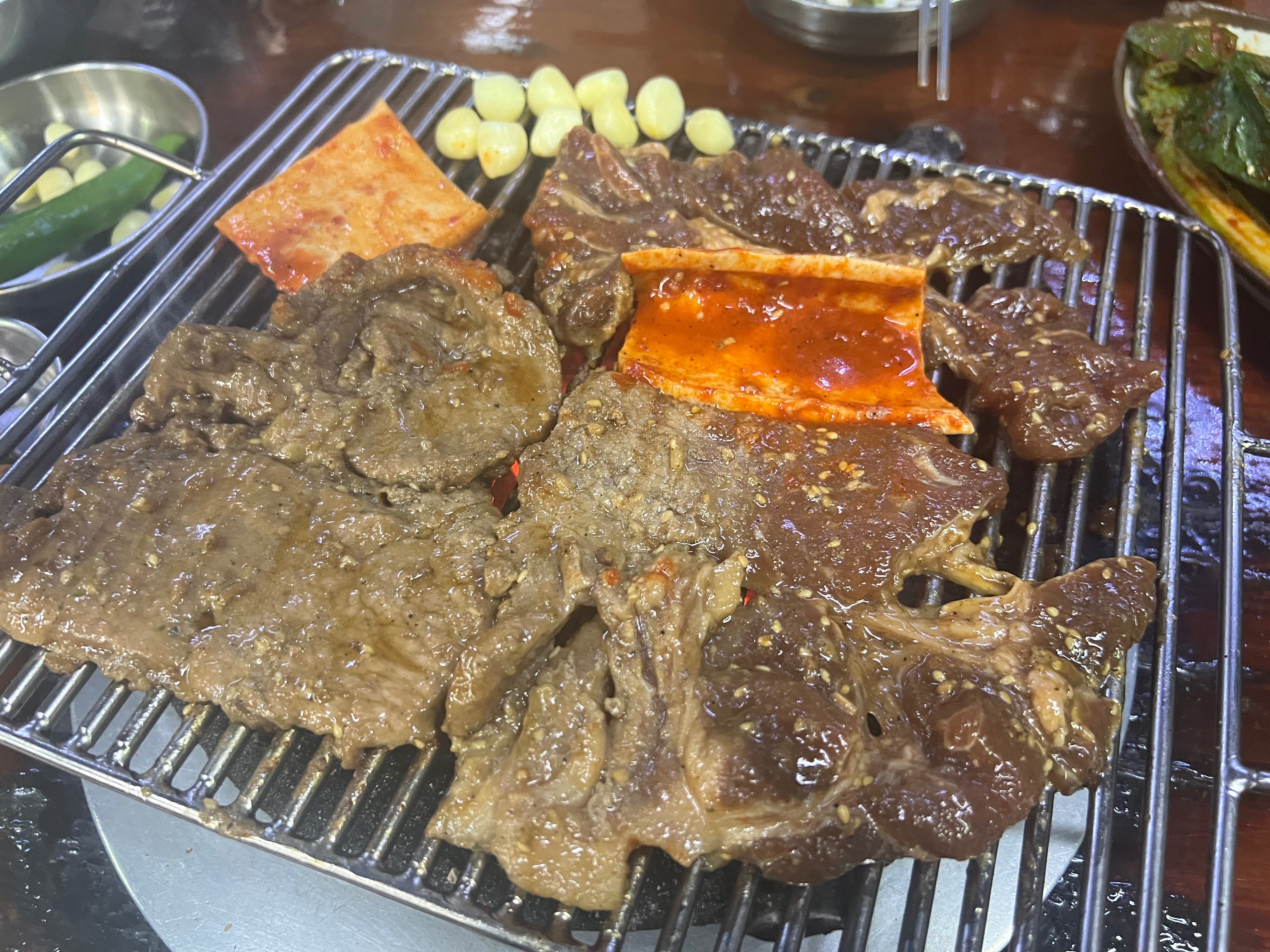 
굽은다리역식당 숯불돼지갈비 마포집