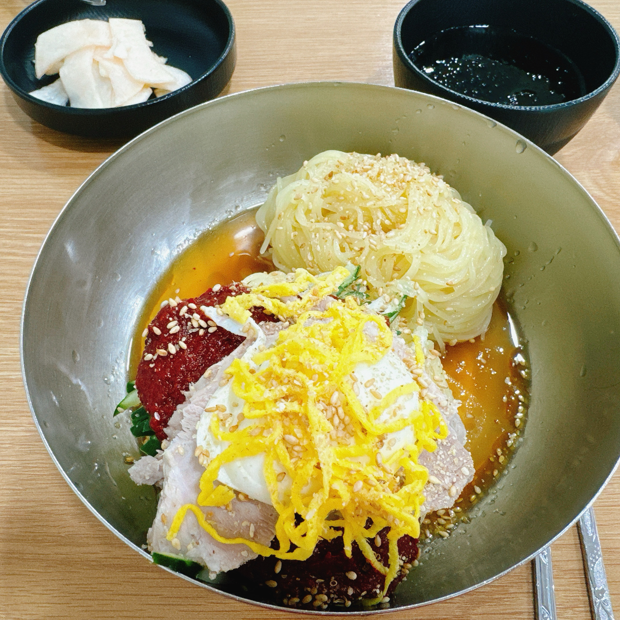 안양 밀면 맛집. 개인적으로 물밀면보다는 비밀밀면 추천하나 취향차이. 아직도 못드신분 있으