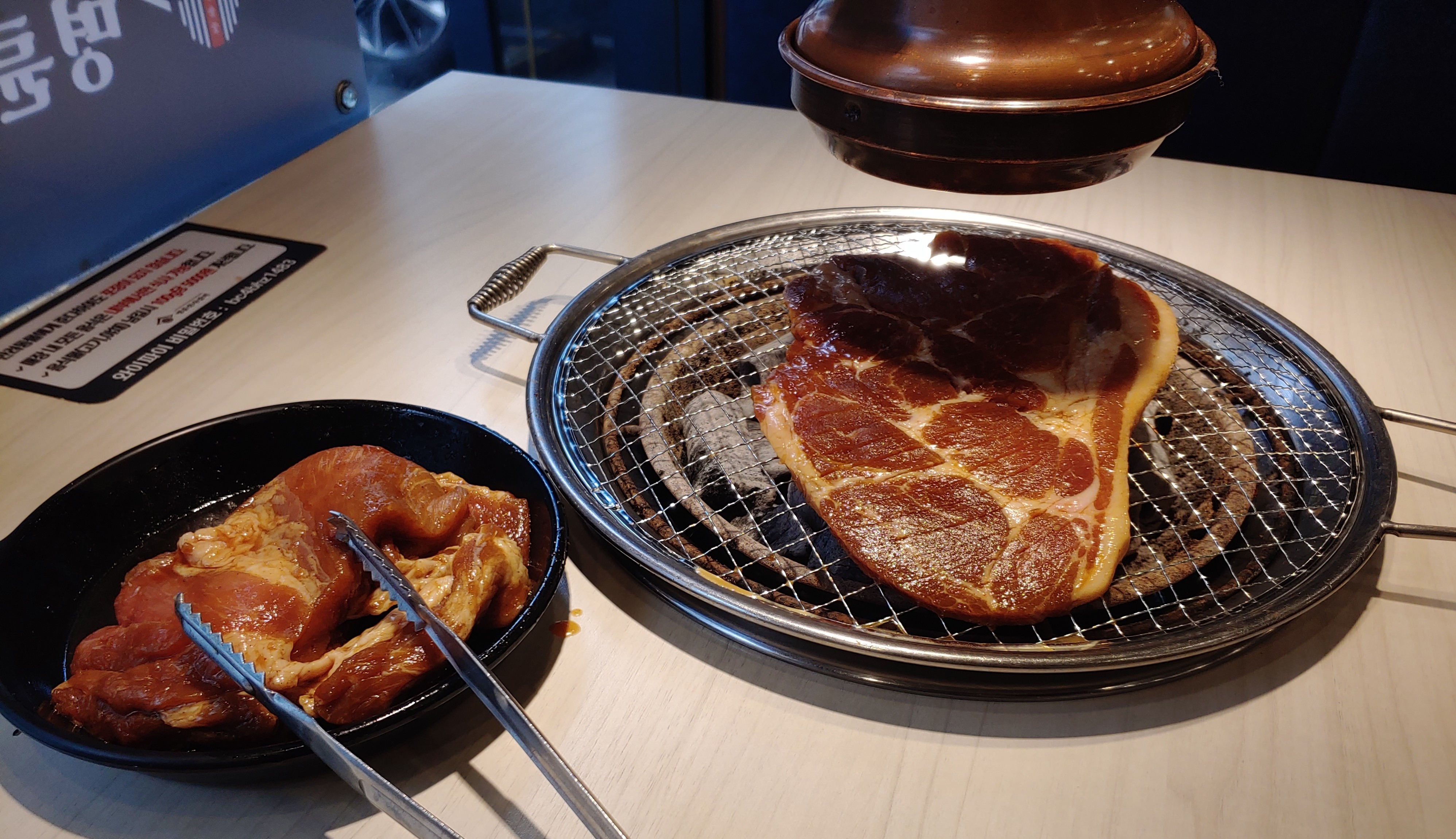 혼자 가면 숯불을 피워야 해서 - 구의역 맛집 명륜진사갈비 구의역점