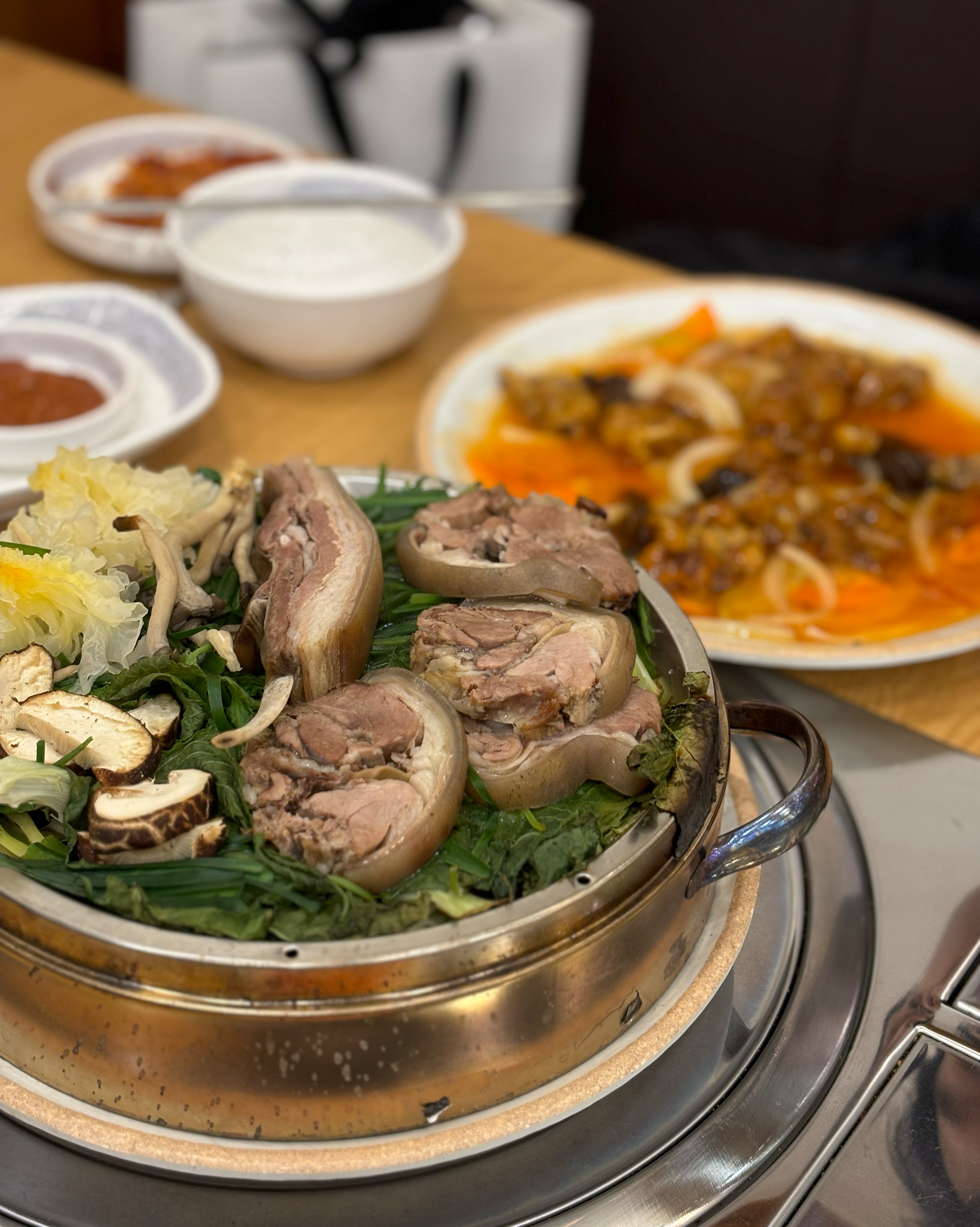 Sangbong-dong Restaurant, Jungnang-gu, Seoul, Cheonbokjip, Black Goat, Seoul, Sangbong 1, Seoul