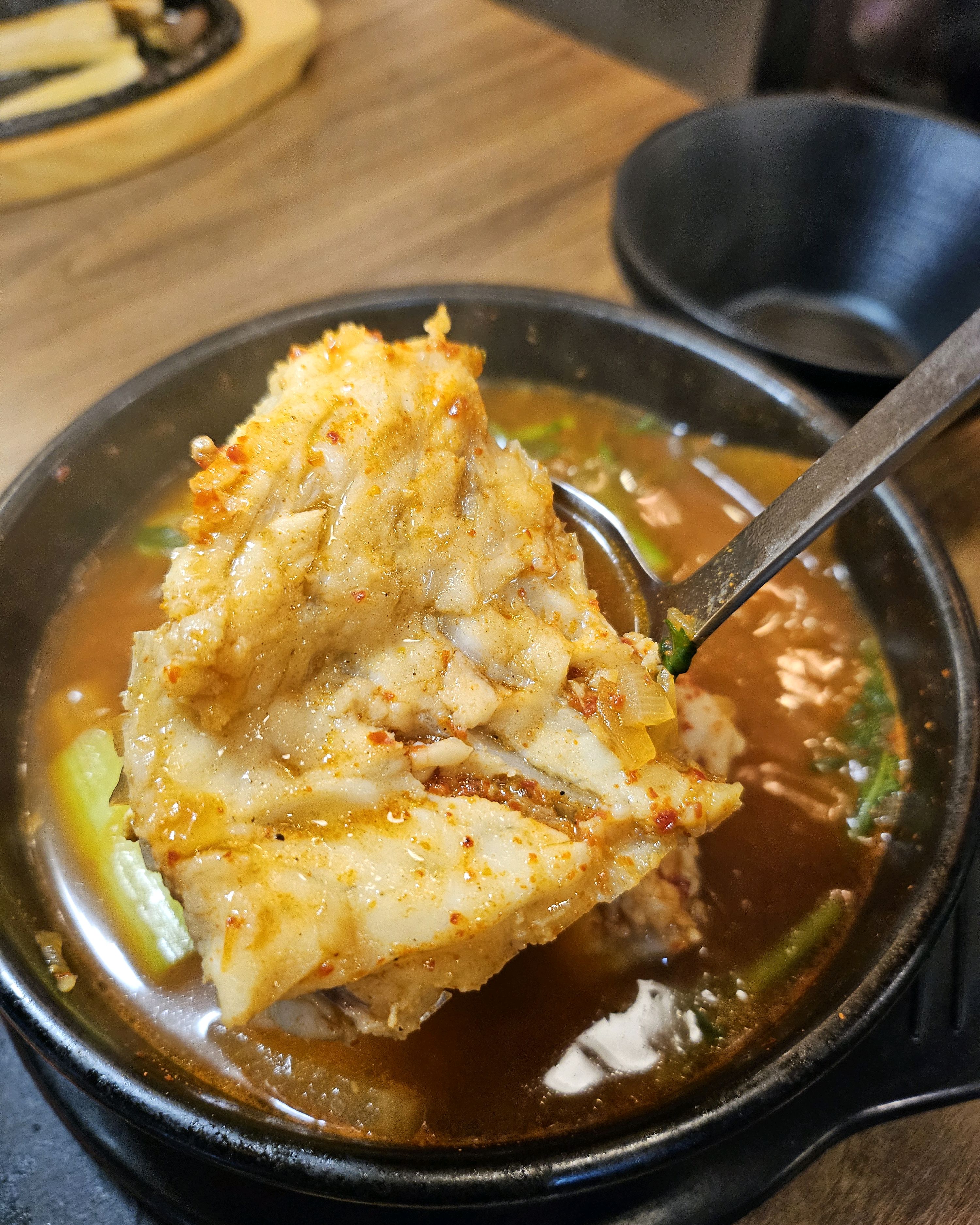 회가 진짜 맛있고 부드러워요^^ 코스요리처럼 너무 종류별로 잘나와요 무한리필