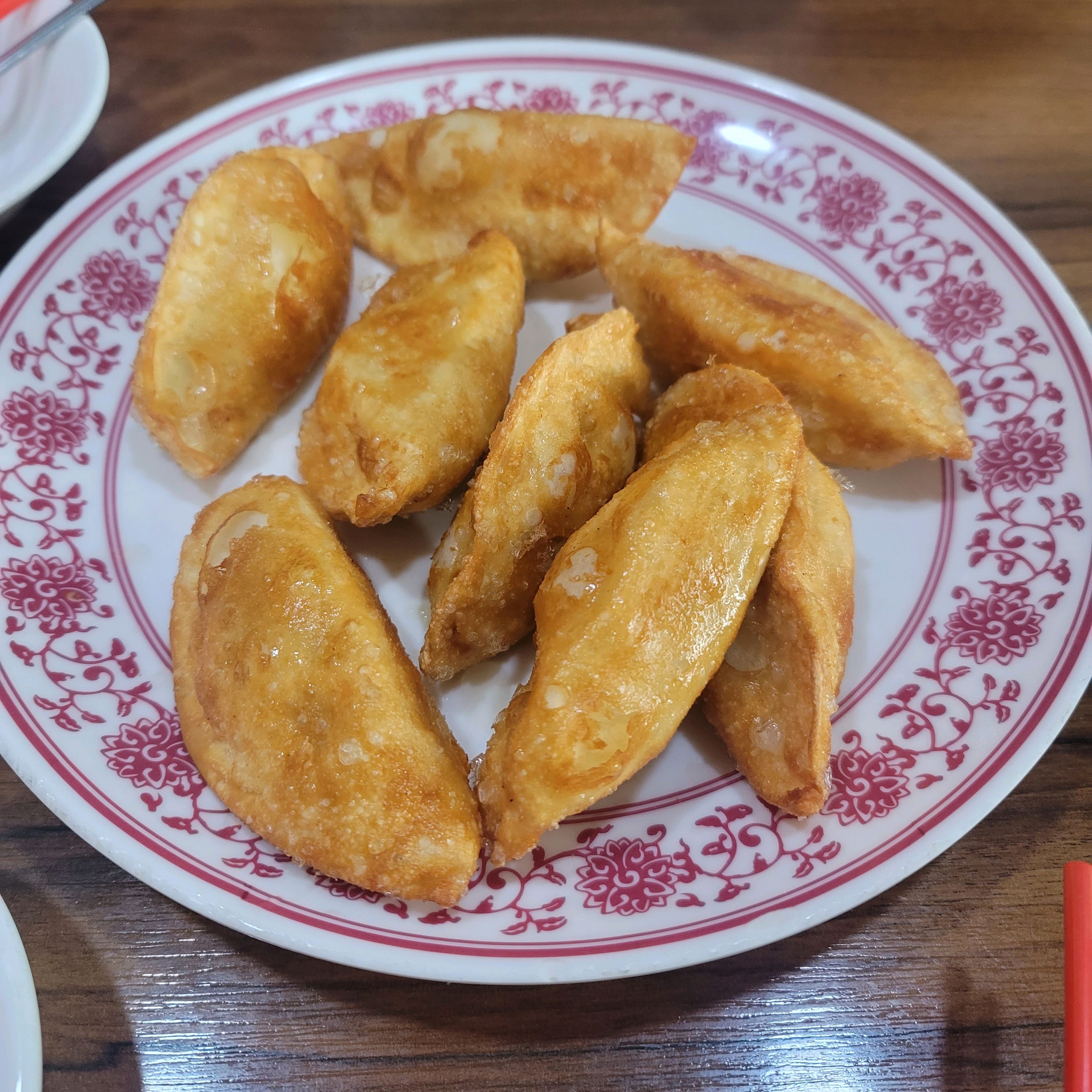 믿고 먹는 먹텐 맛집~ 편의방 방문했습니다. 만두 맛집이니 군만두는 무조건 시켜줍니다! 그