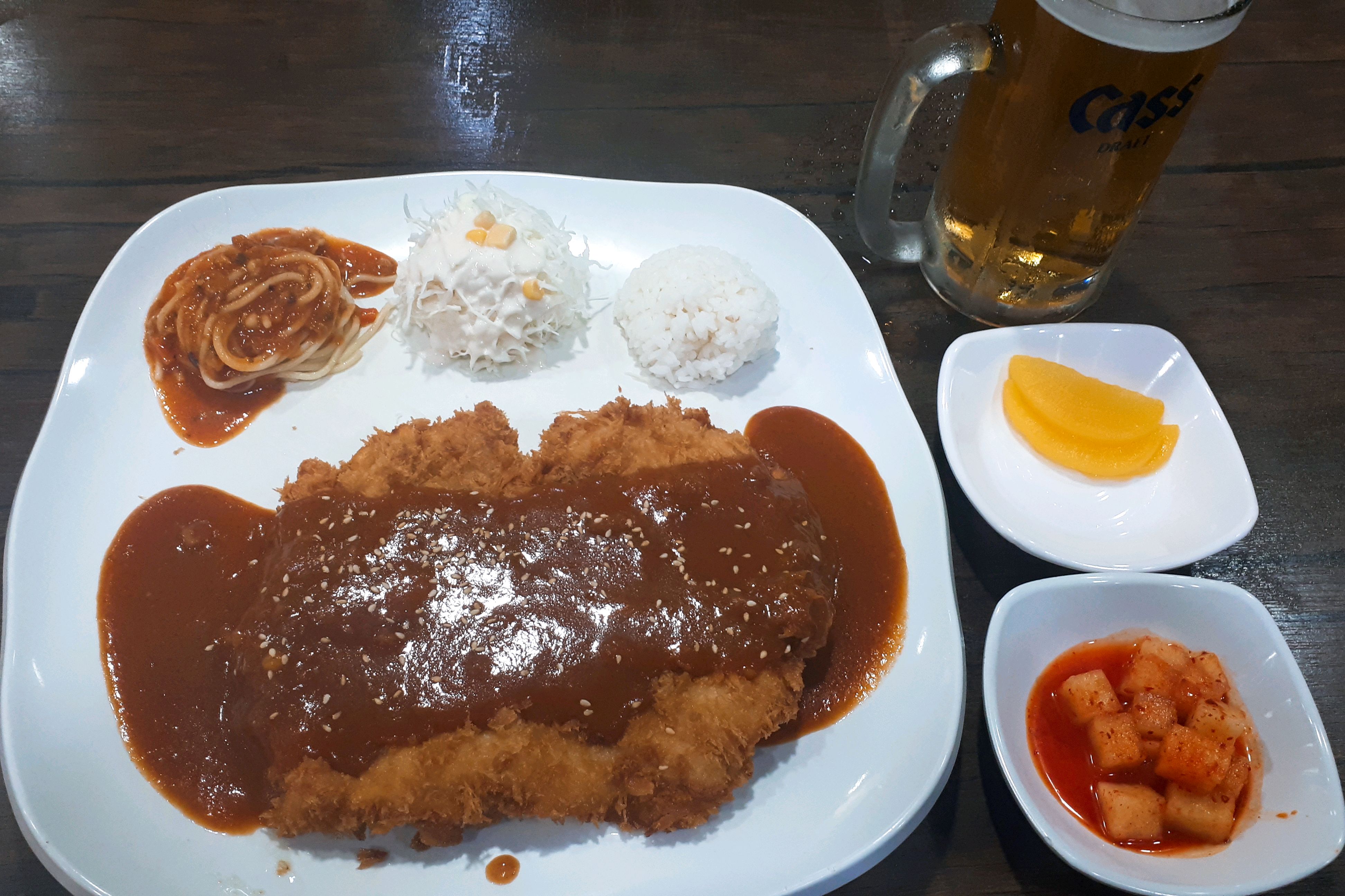 Yongman who eats pork cutlet at a famous restaurant in Junggye-dong, Nowon-gu, Seoul