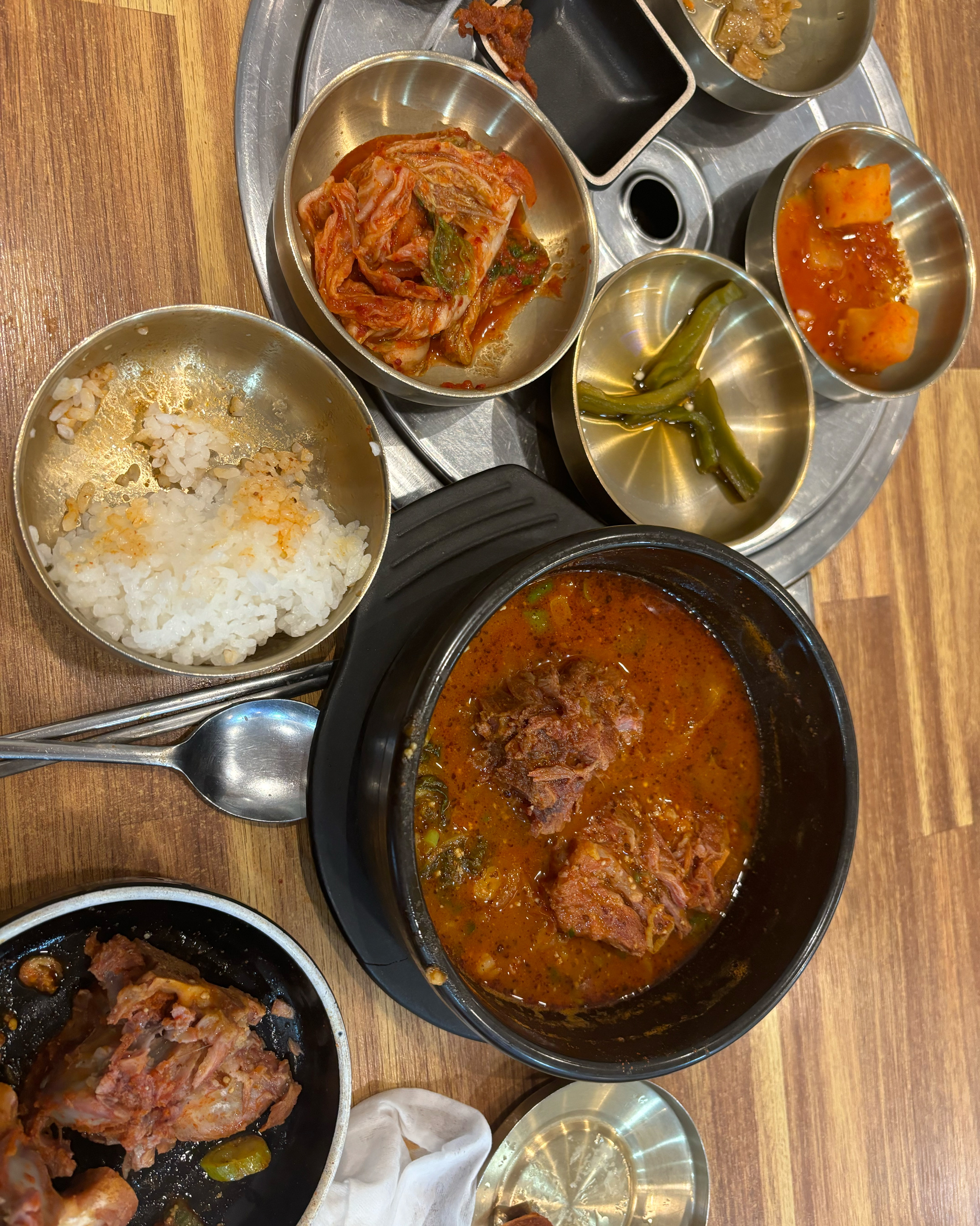 텁텁하고 msg 덩어리, 짜고 맛이 쌔고 후추맛만 나요. 네맛 내맛도 아닌 중국인 상대로