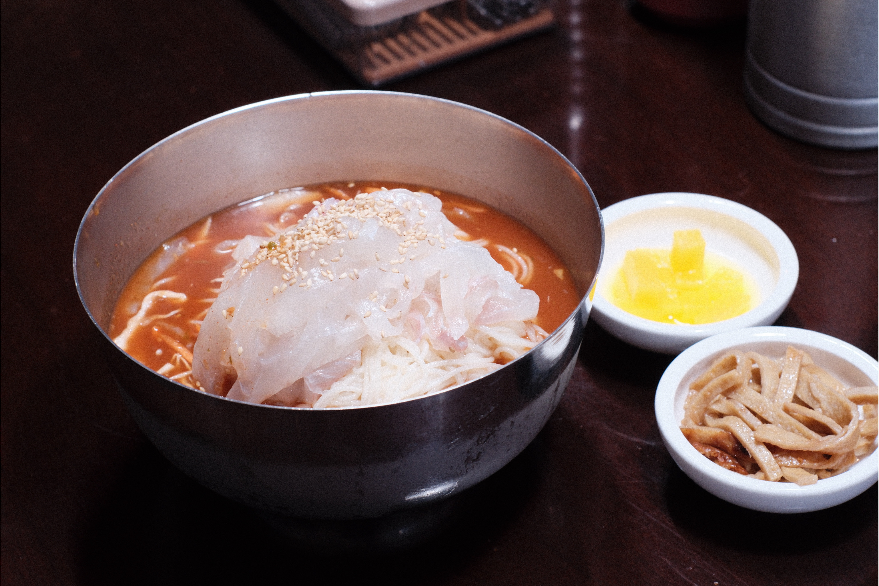 물회만 딱 먹고 싶었는데 맛있게 잘 먹었어요😊 특히 사장님께서 너무 친절하셔서 인상이 깊게