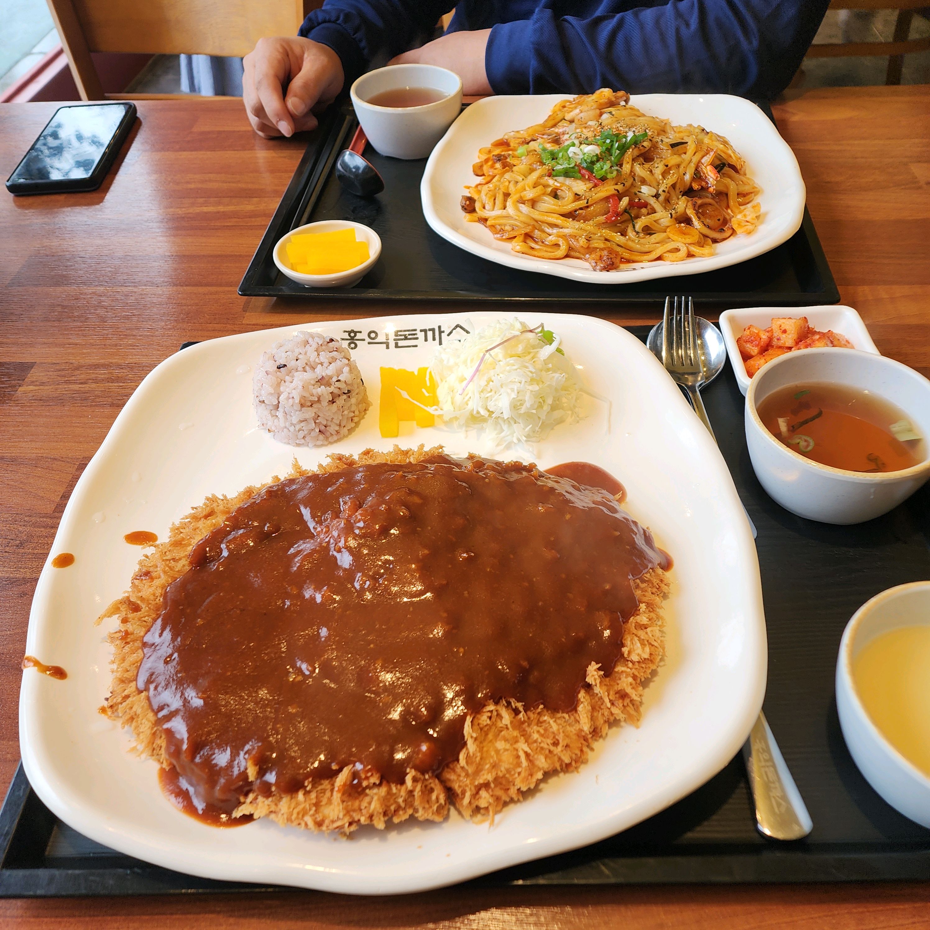 대기시간 말없이 주문받았어요 - 구미 금오산 맛집 홍익돈까스 구미금오산점