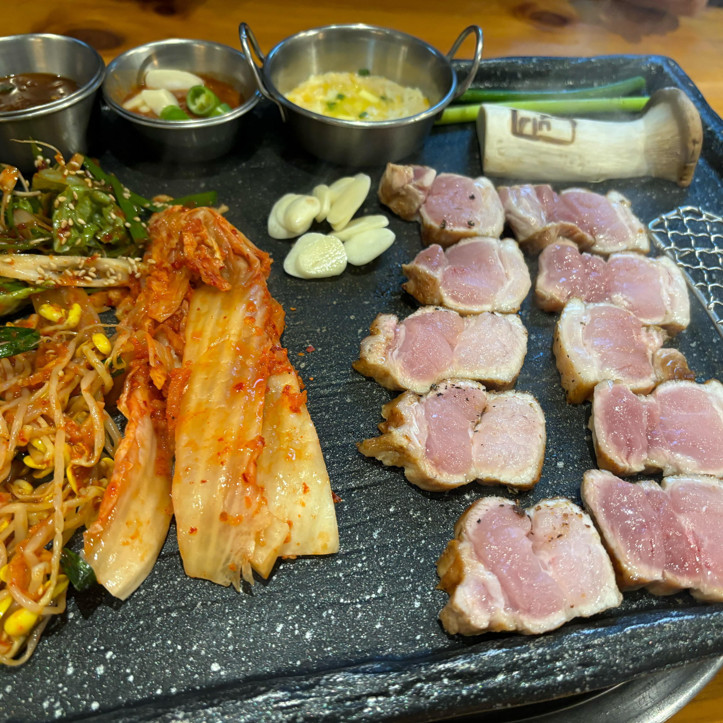 It’s a place with famous restaurants in Songjung-dong, Gangbuk-gu, Seoul