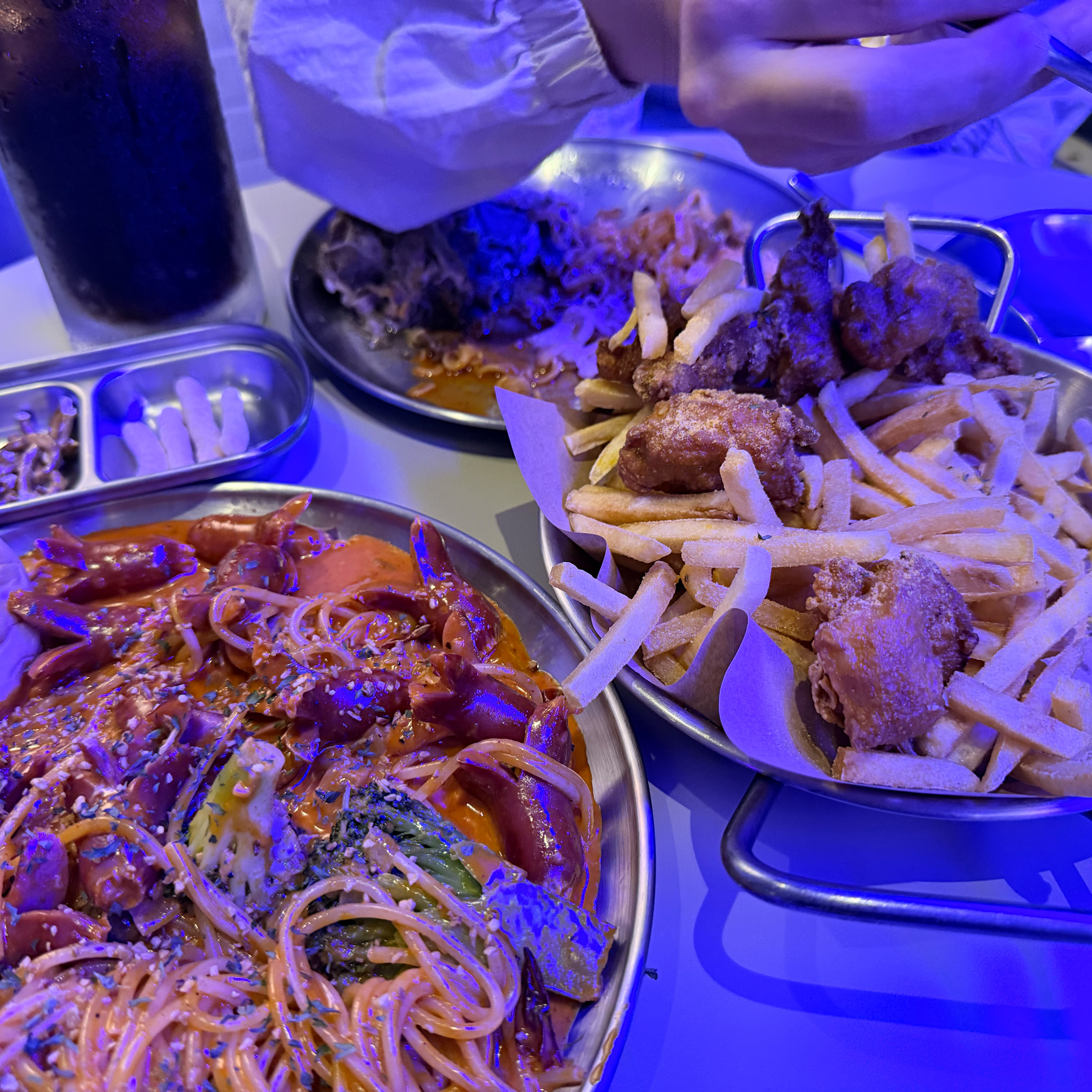 아내랑 강아지랑 같이 편하게 술한잔 하기에 너무나 좋네요. 사장님도 친절하시고 ㅎㅎ 생맥이