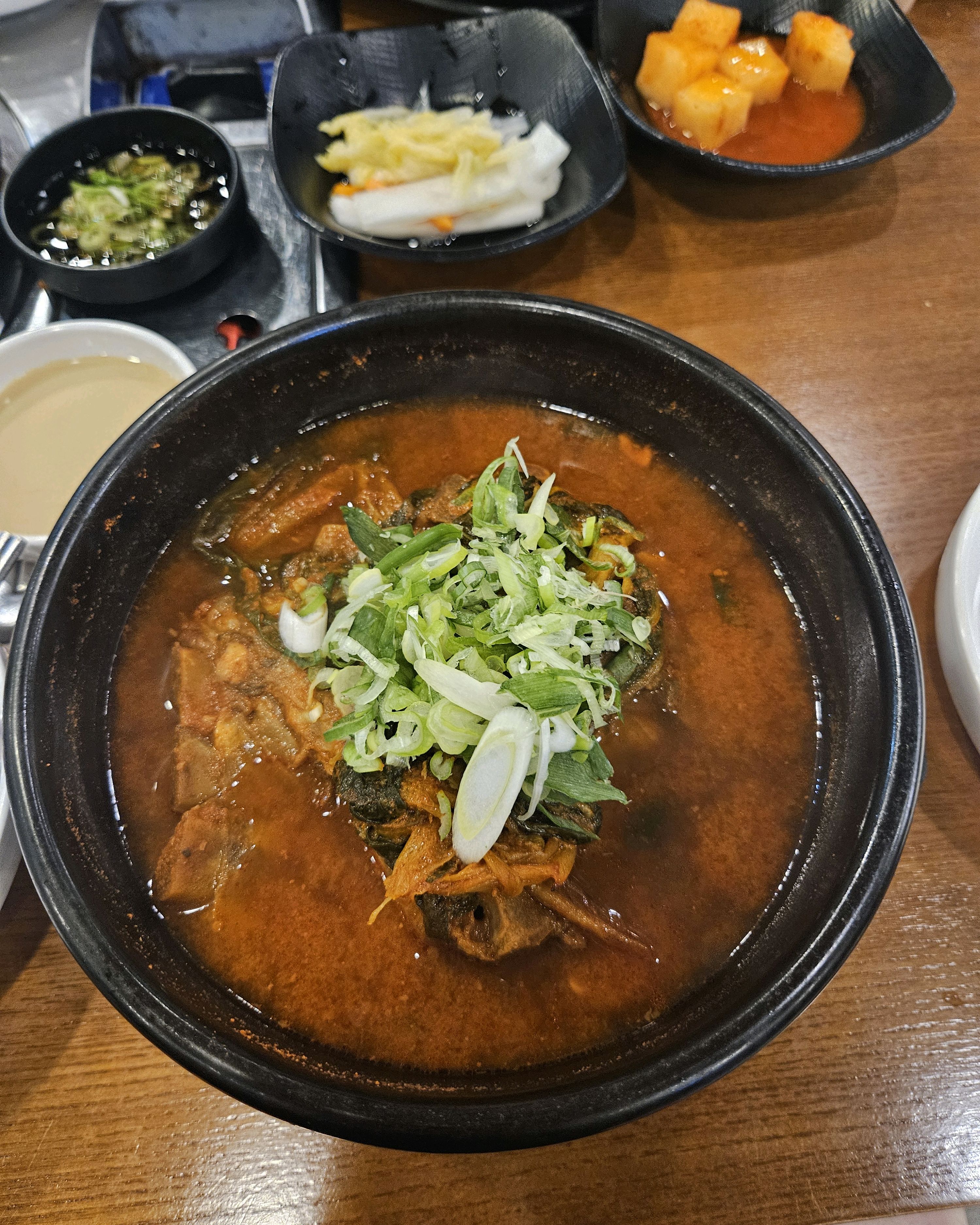 오랜만에 불맛나는 맛있는 뼈다구 해장국을 먹었읍니다 - 불당동 맛집 인생감자탕 불당점