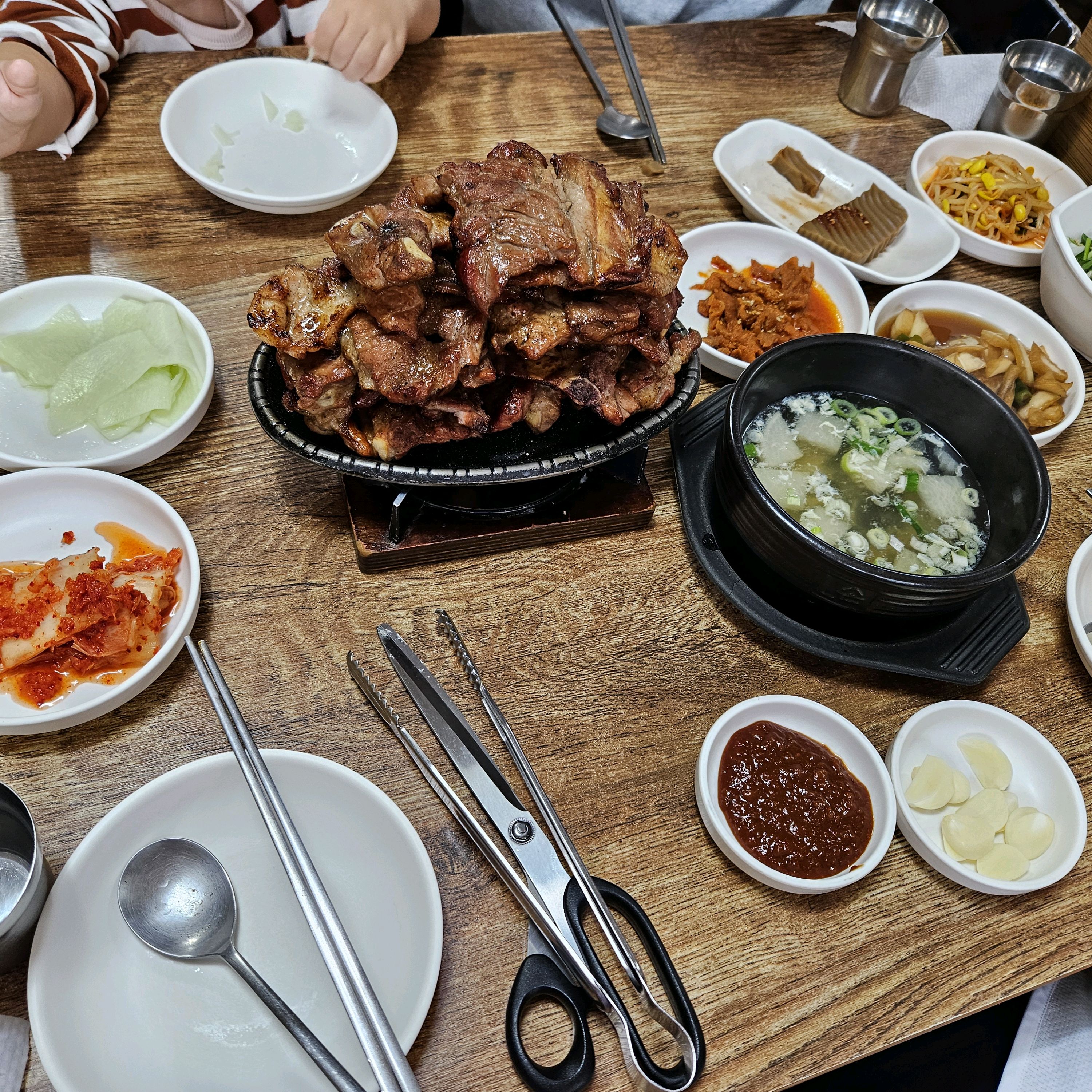 예약하고 방문하니 반찬준비되어 있고 곧바로 음식나왔어요 - 대전 맛집 담양애떡갈비