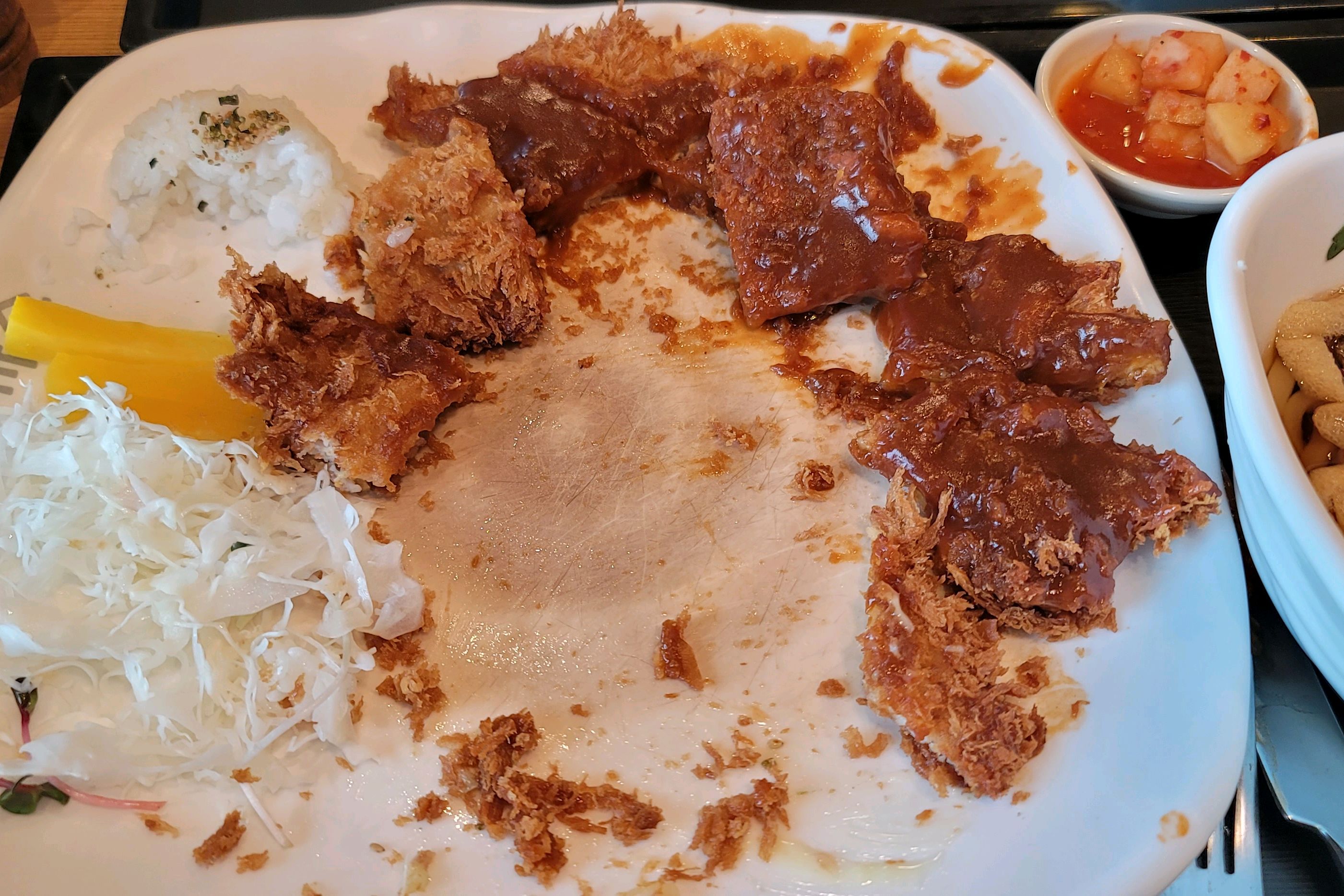 1.주차공간이 좁아 20분동안 대기했네요, 주차신경쓰시는분 없어요,알아서 주차하고 들어가야