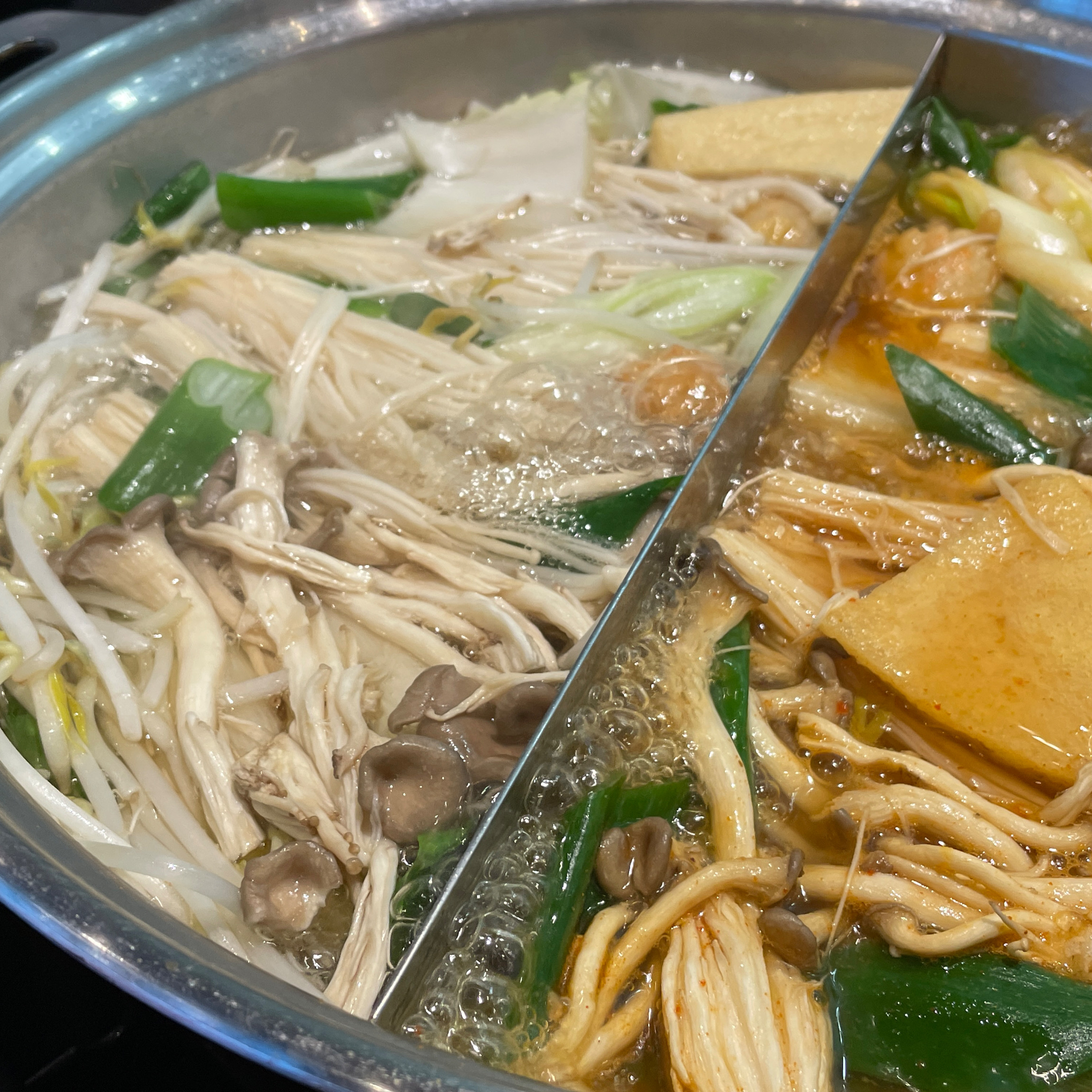 운서역 갈 때 마다 생각나는 샤브샤브 가게! 매장도 넓고 야채들이 모두 신선해서 방문할 때