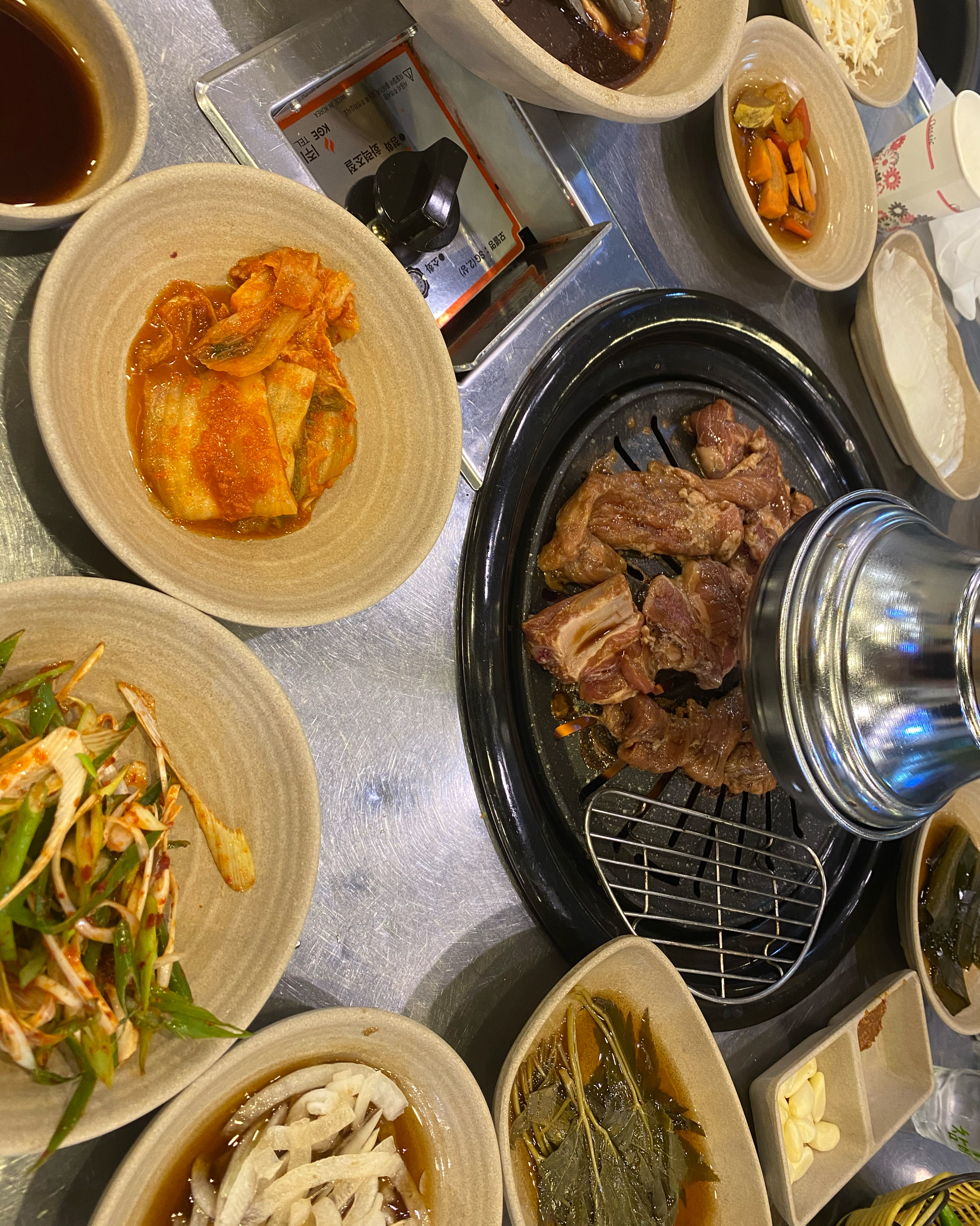 구워주시다가 말도 없이 가셔서 탄고기 먹었어욥.. - 부산역 맛집 싱싱숯불갈비