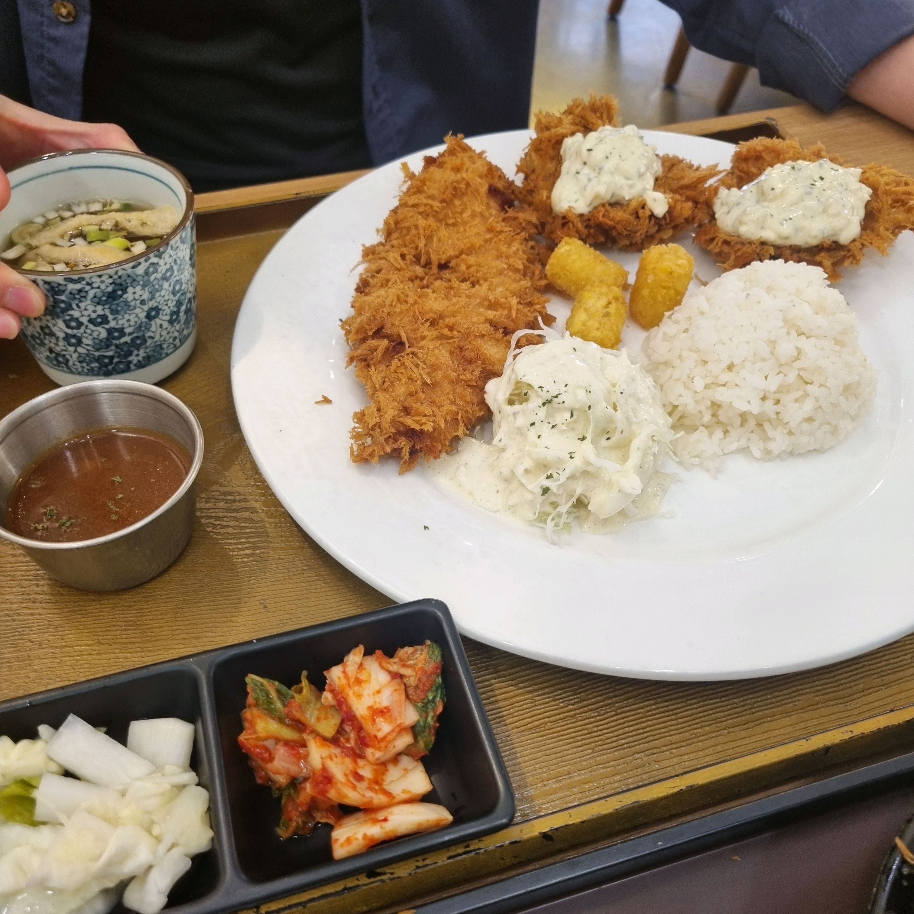 
독립문역식당 돈박