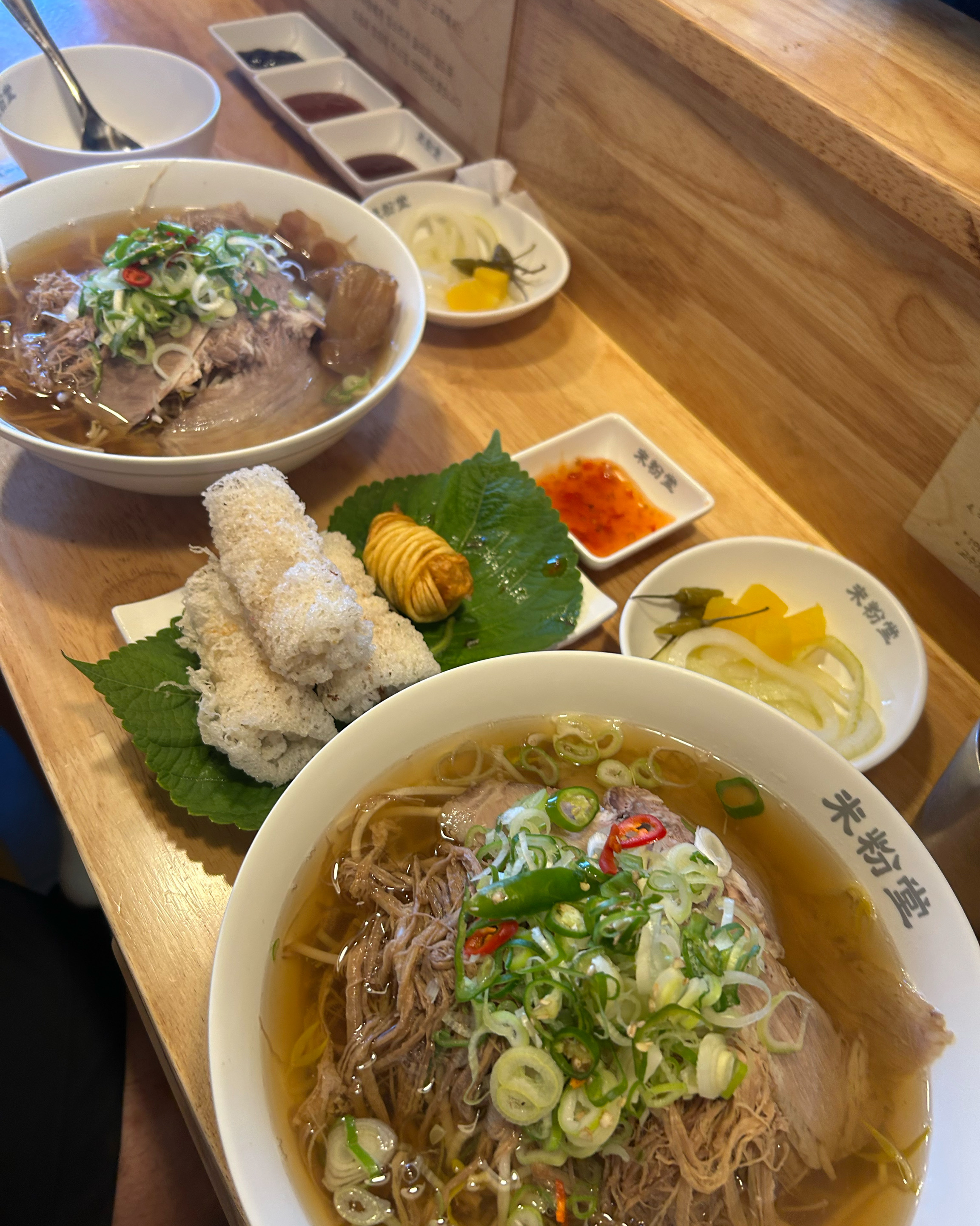 가끔 가는 쌀국수 집인데 오늘 더더 맛있었어요ㅜㅜ!! 새우롤이랑 새우감자롤은 처음 먹어보는