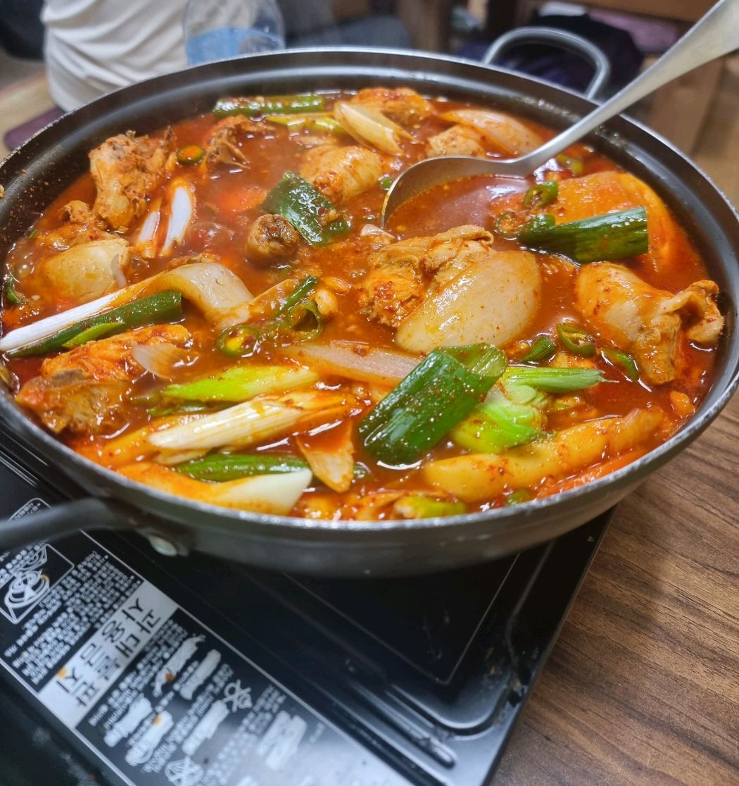 A mother and son of a famous restaurant in Hongeun-dong, Seodaemun-gu, Seoul