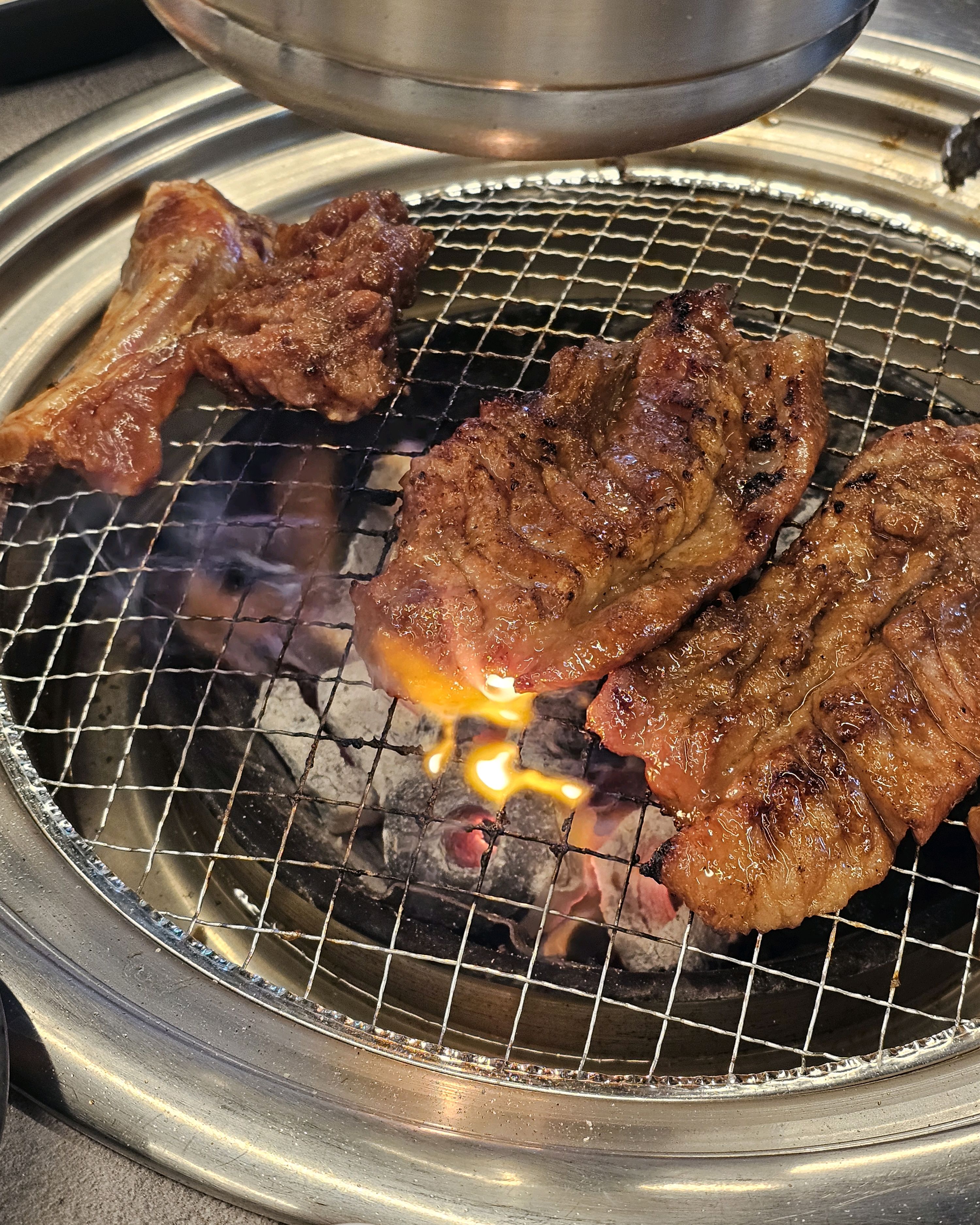 Samgaksan Charcoal Raw Fish, a famous restaurant in Ui-dong, Gangbuk-gu, Seoul