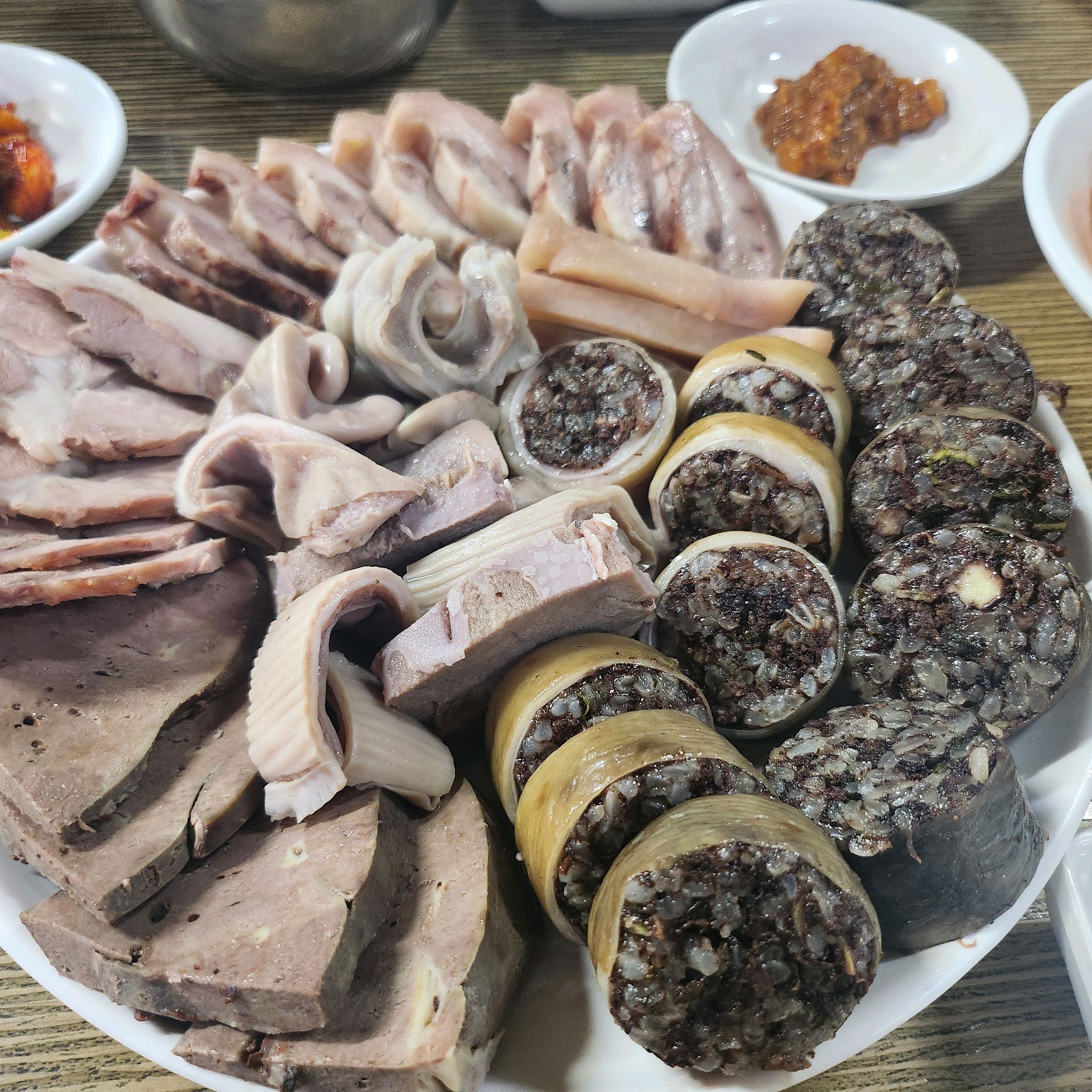 
을지로4가역식당 산수갑산