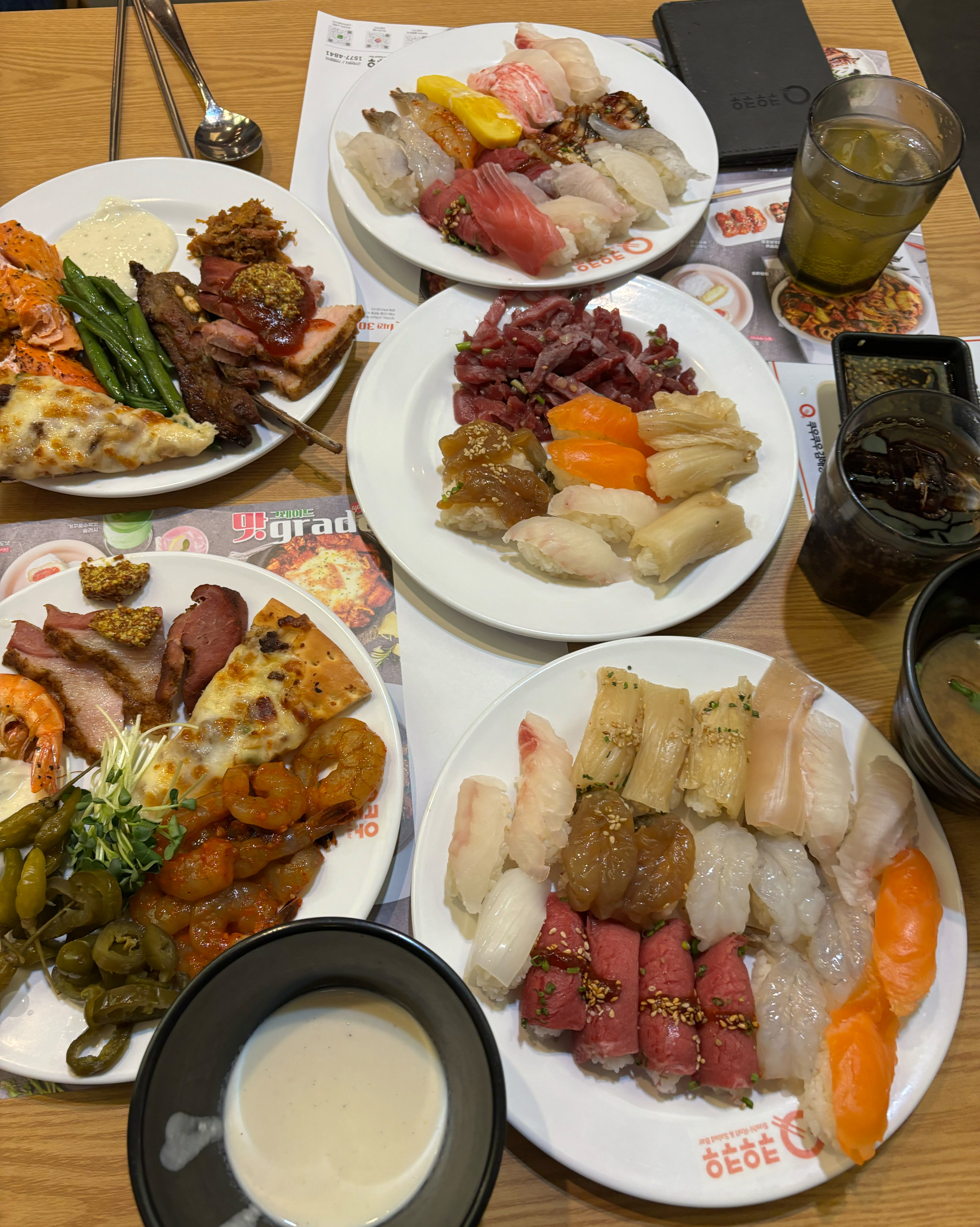 맛있게 잘 먹고 왔습니다만 매니저분 알바생분들한테 너무 심하게 뭐라하시는 것 같아서 눈살이