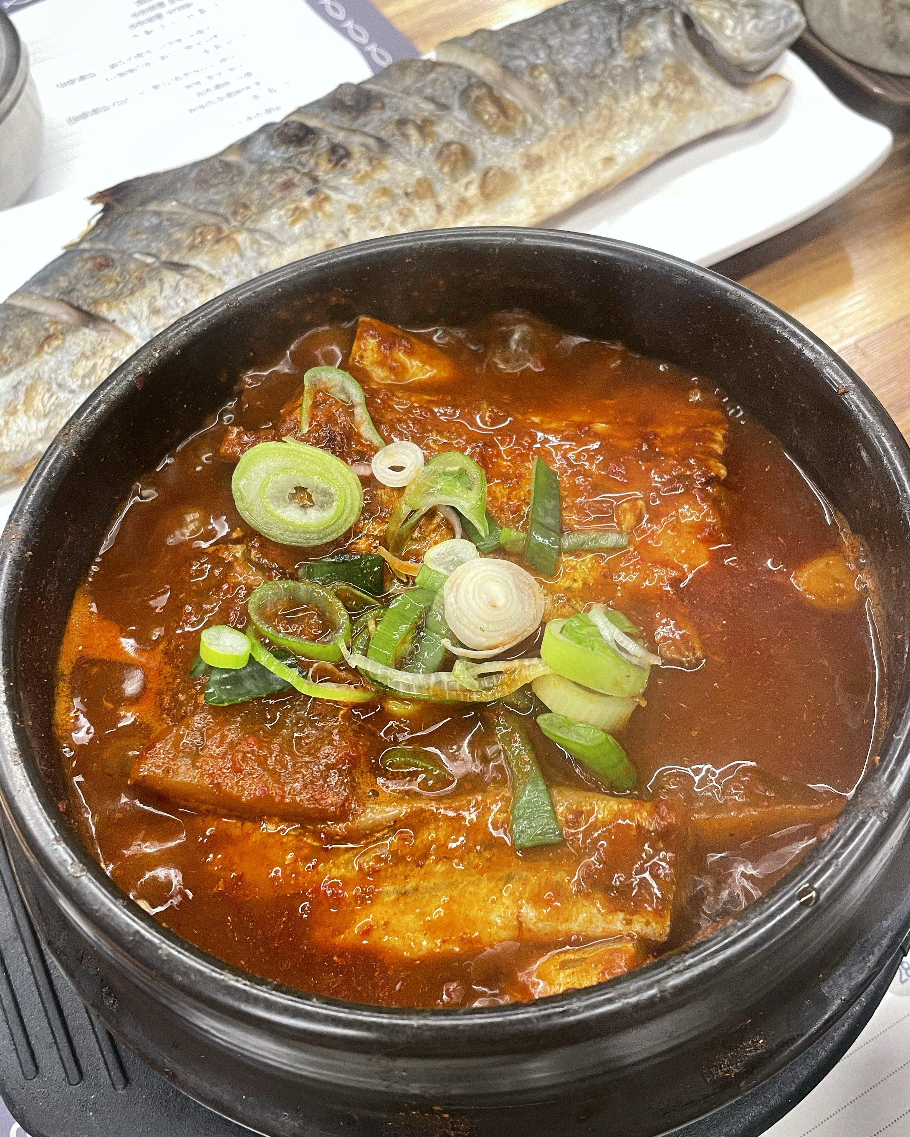 직장인 점심 맛집인가봐요~ 저녁에 방문했는데 한적해서 맛있게 먹었어요 ㅎㅎ 갈치조림 밥반찬