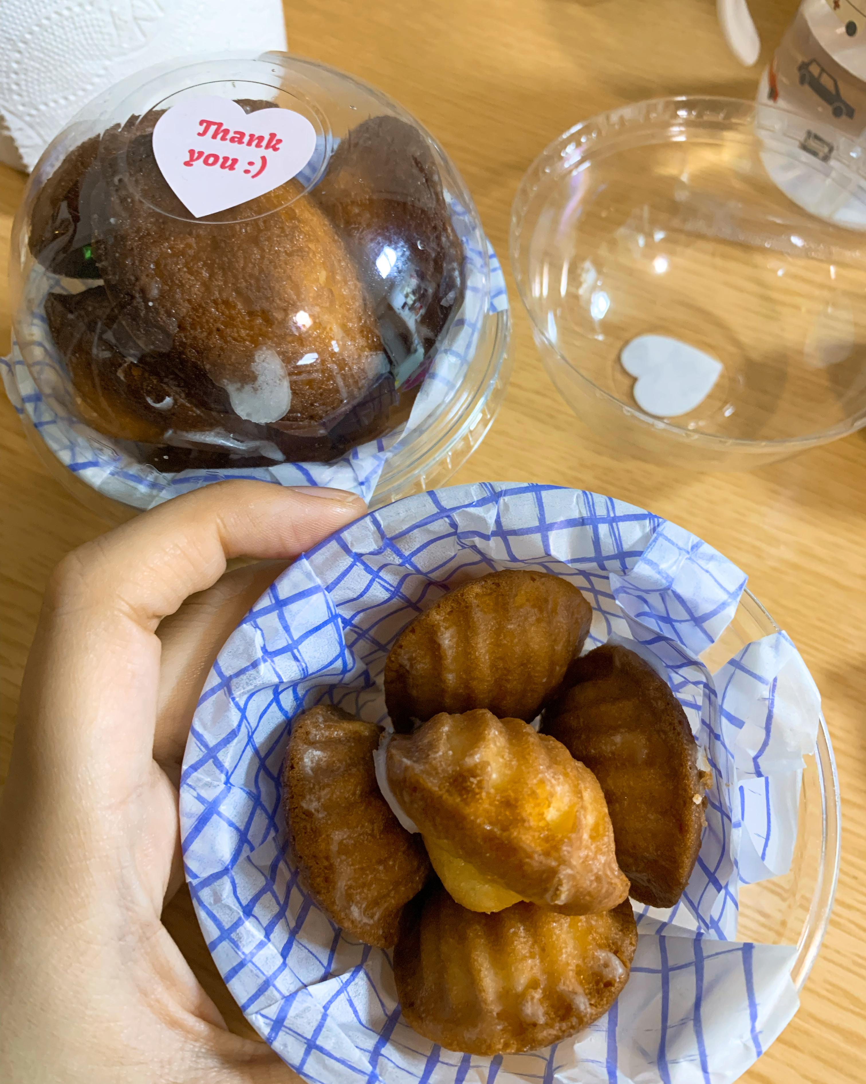 동네 살면서 오ㅐ 이제서야 가봤을까요 미니마들렌 너무 맛있어요 마들렌 먹어보면 인공적인 과