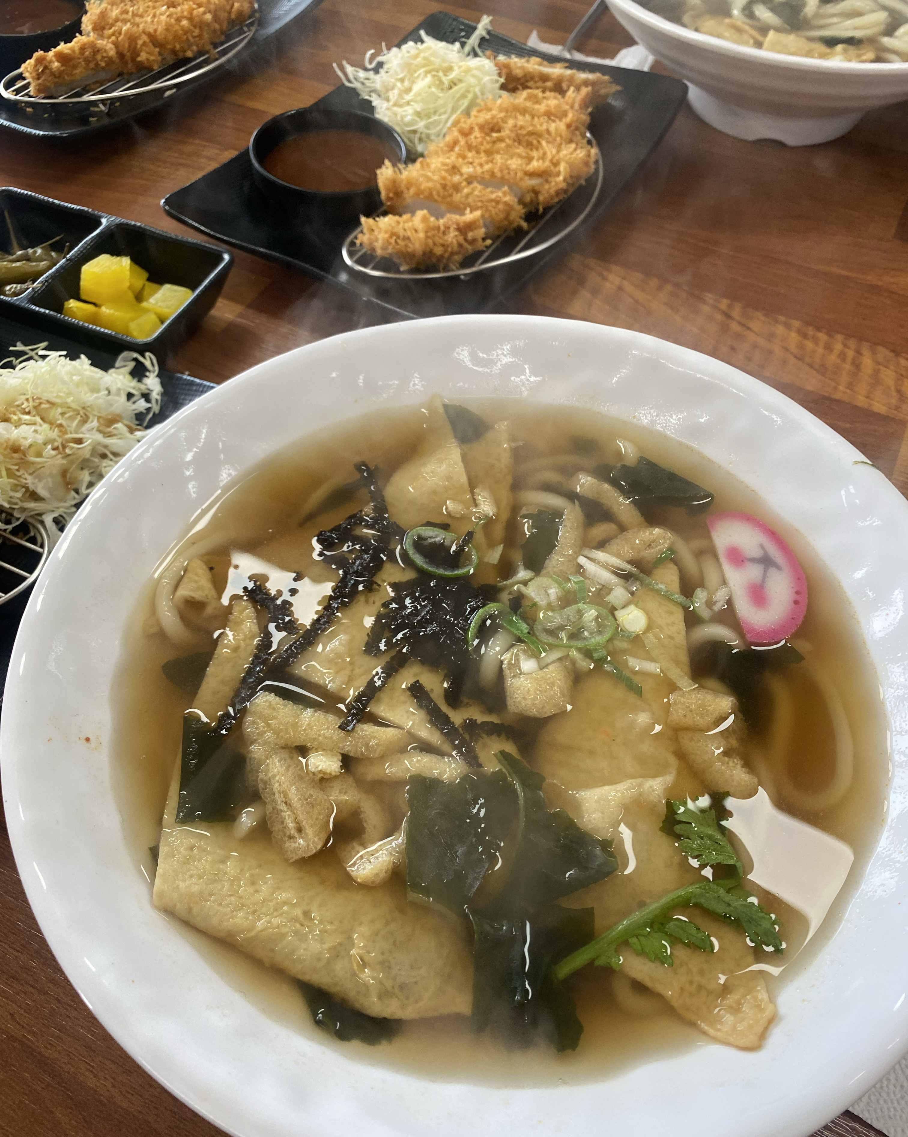 여름에는 냉소바 추울때는 우동으로 일년내내 먹으러가는 맛집이에요~~ 돈까스도 바삭하고 촉촉