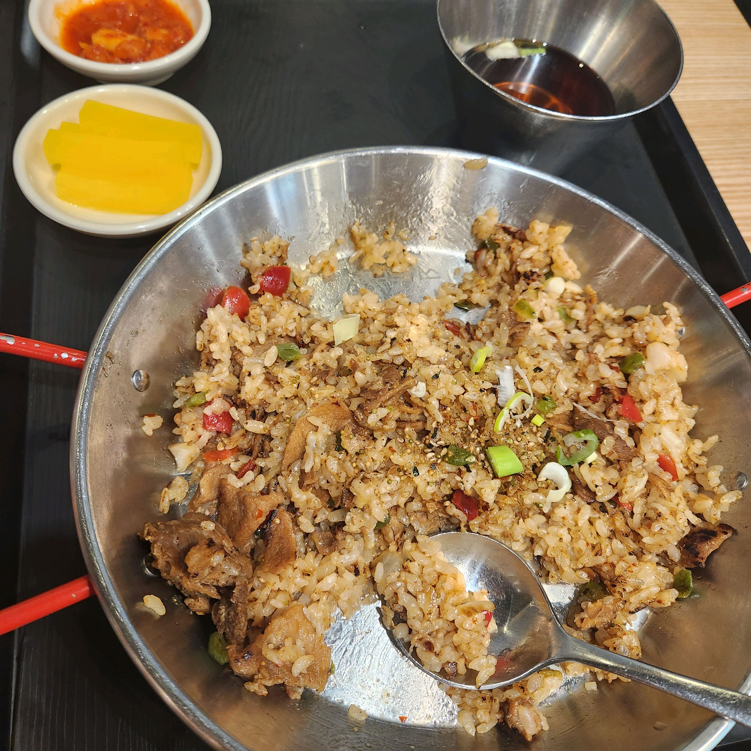 너무 맛있고 배고파서 호다다닥 먹어버려서 사진을 너무 늦게 찍었어유ㅋㅋ - 광주 상무지구 맛집 홍익돈까스 광주상무점