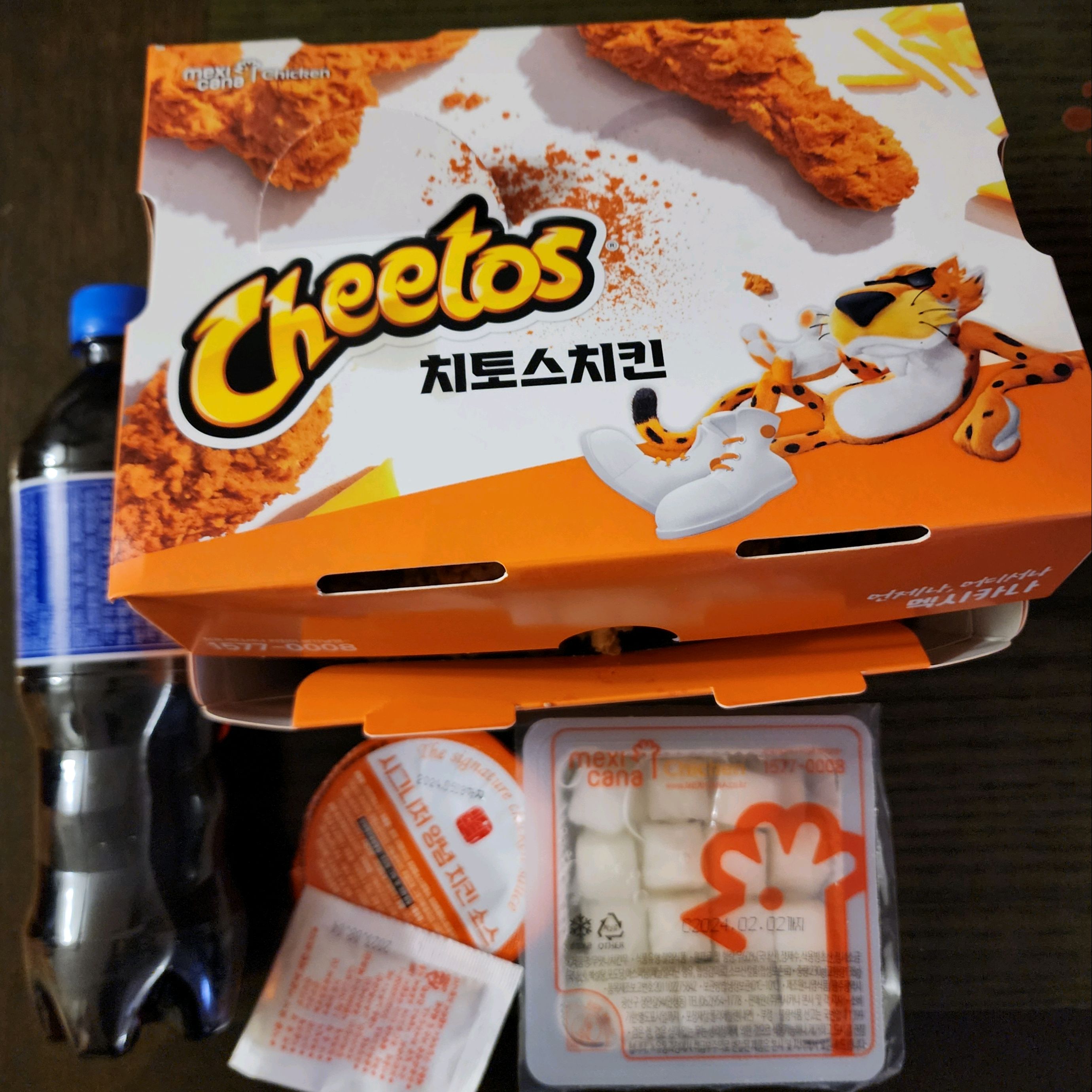 닭이 적당히 커서 살도 많고. 바삭하게 잘 튀겨져서 맛있습니다. 잡내도 없고. 기름이 깨끗
