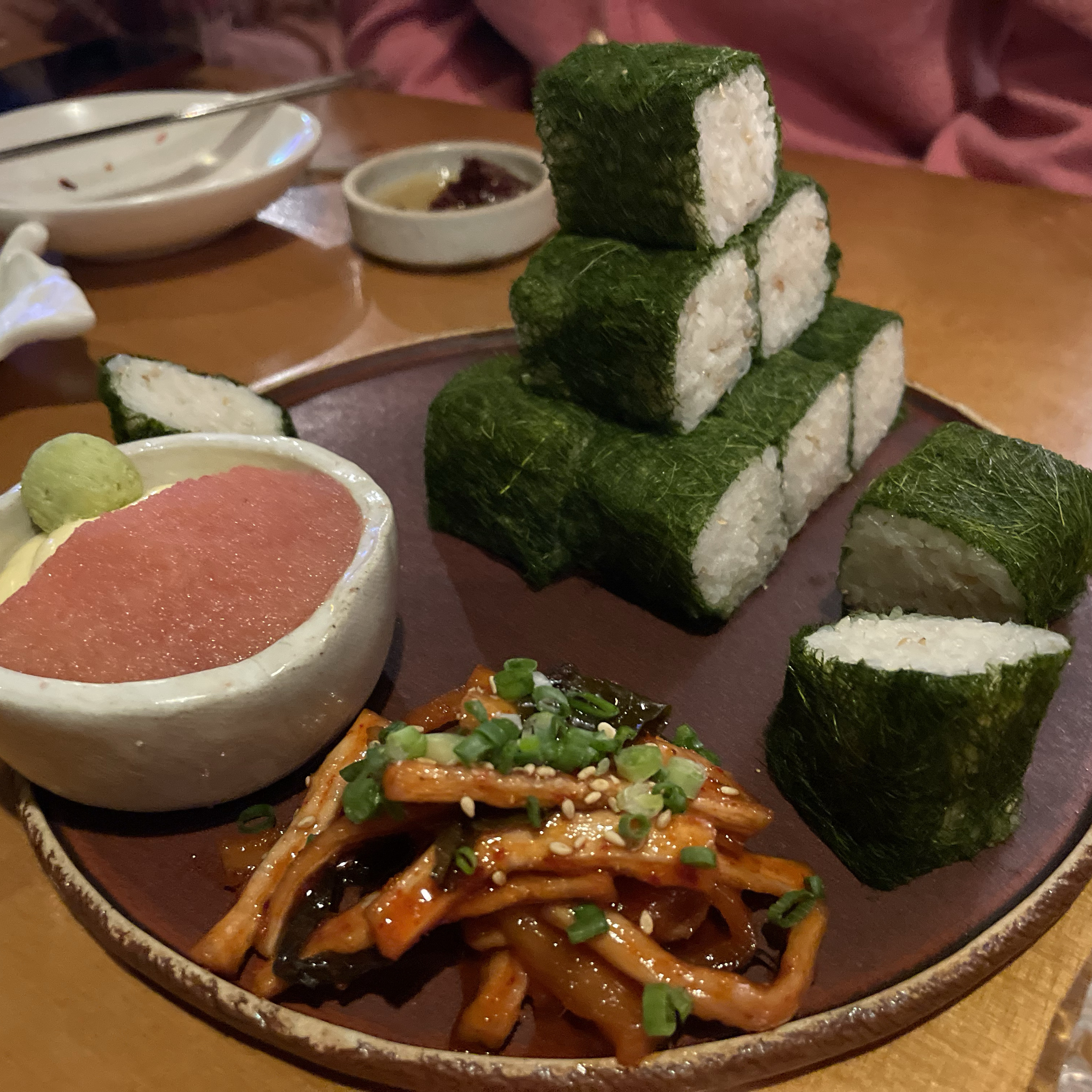분위기가 좋고 안주가 다 맛있어요👍🏻기본안주로 주는 무생채가 너무 맛있어요 - 불당동 맛집 한븟