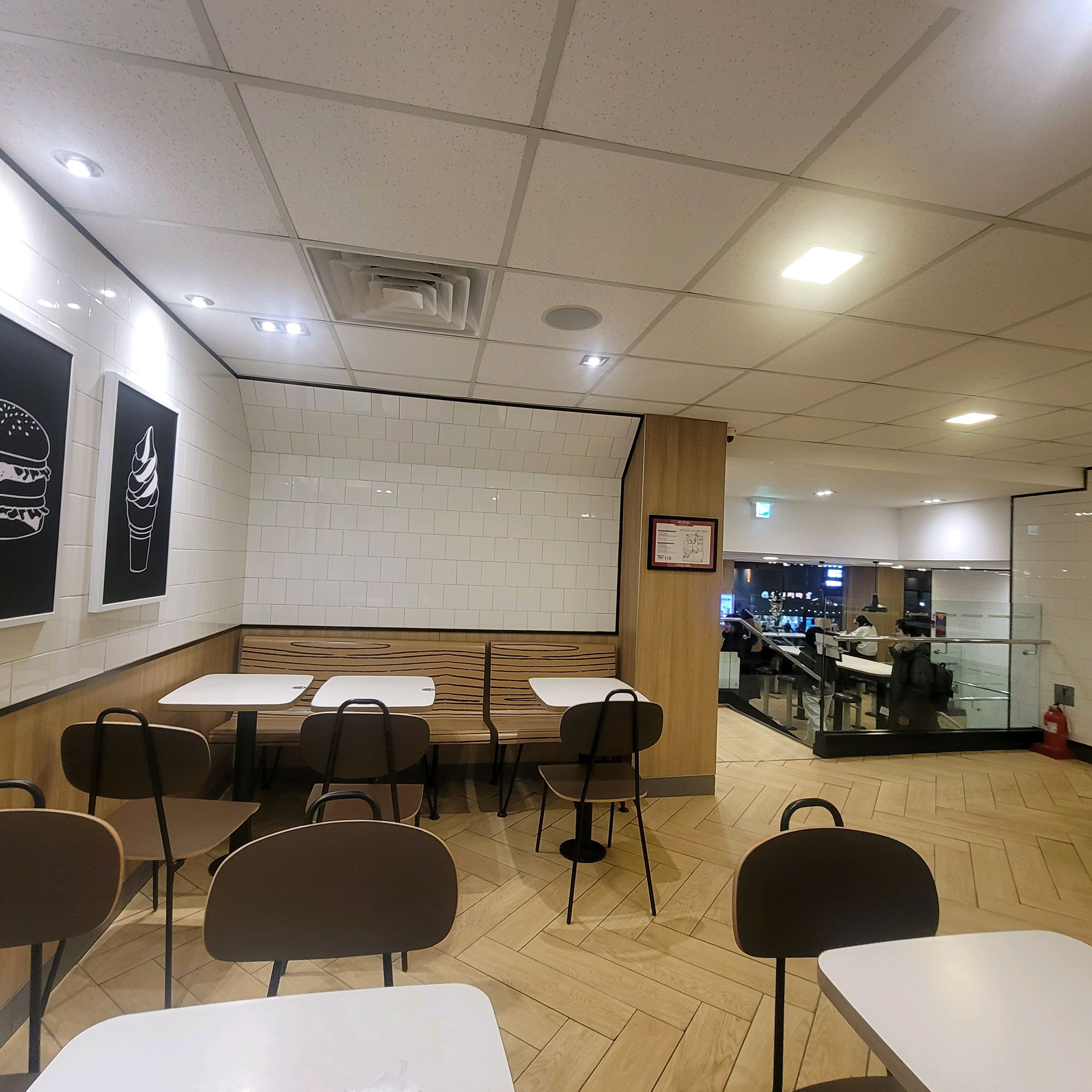 신촌점 맥날은 최근 4년동안 지켜보면 매니져부터 알바까지 - 망원동 맛집 맥도날드 망원점