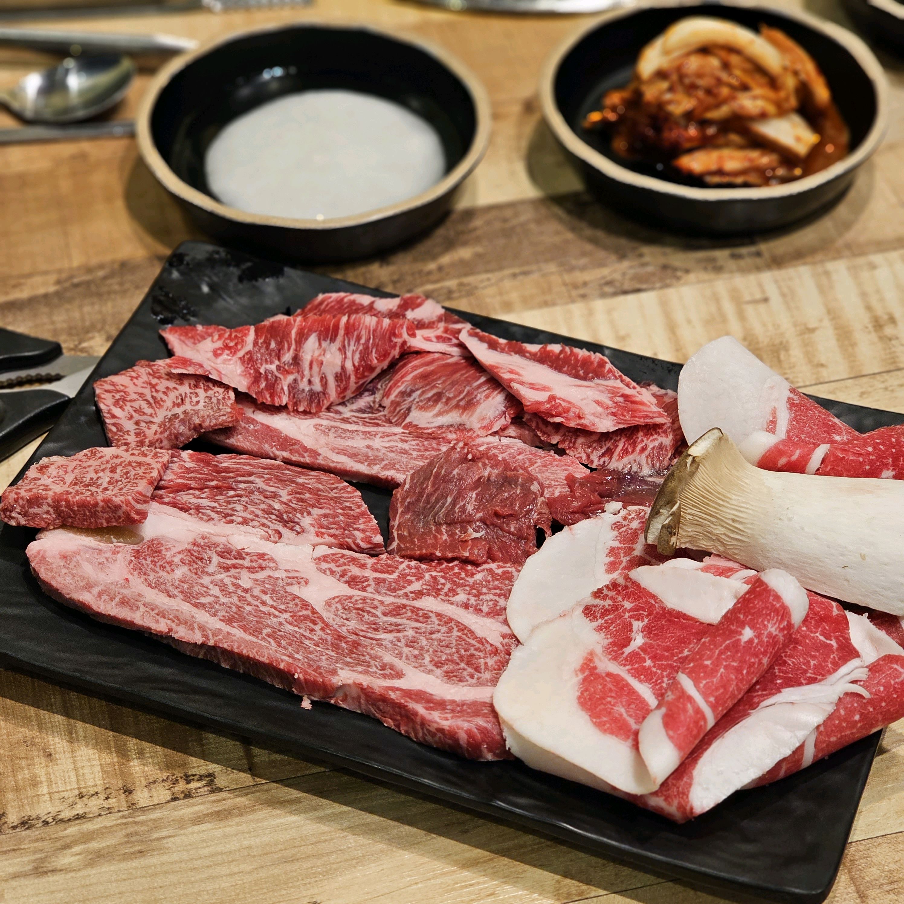불당동 소고기 전문점인데 가성비도 좋고 무엇보다 전부 룸이라서 식구끼리 프라이빗하게 식사하