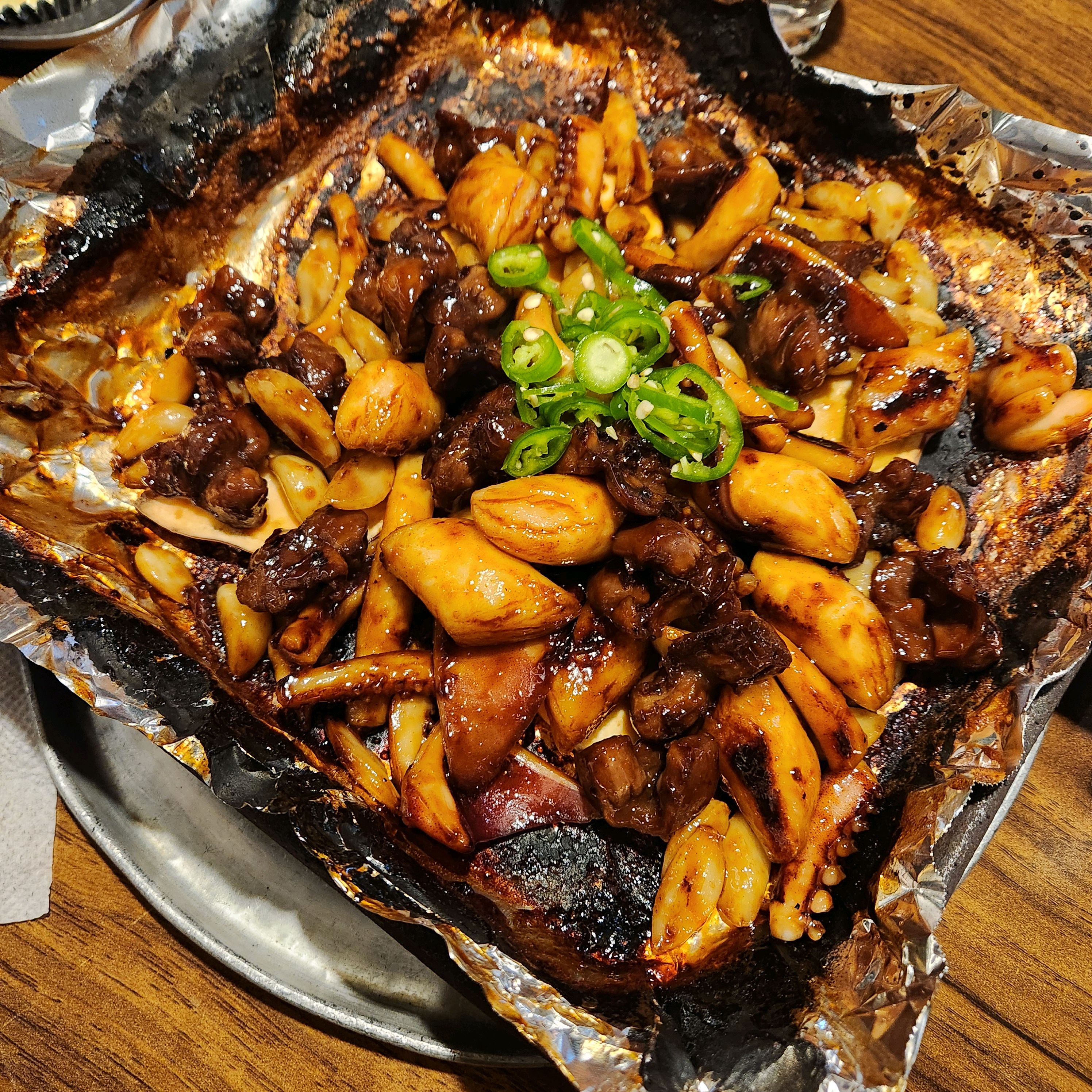 탄맛 단맛이 저하고는 맛지않아 재방문 의사 없어요 어린분들이 많이 찾는곳인듯 - 천호동 맛집 똥찌비 천호점