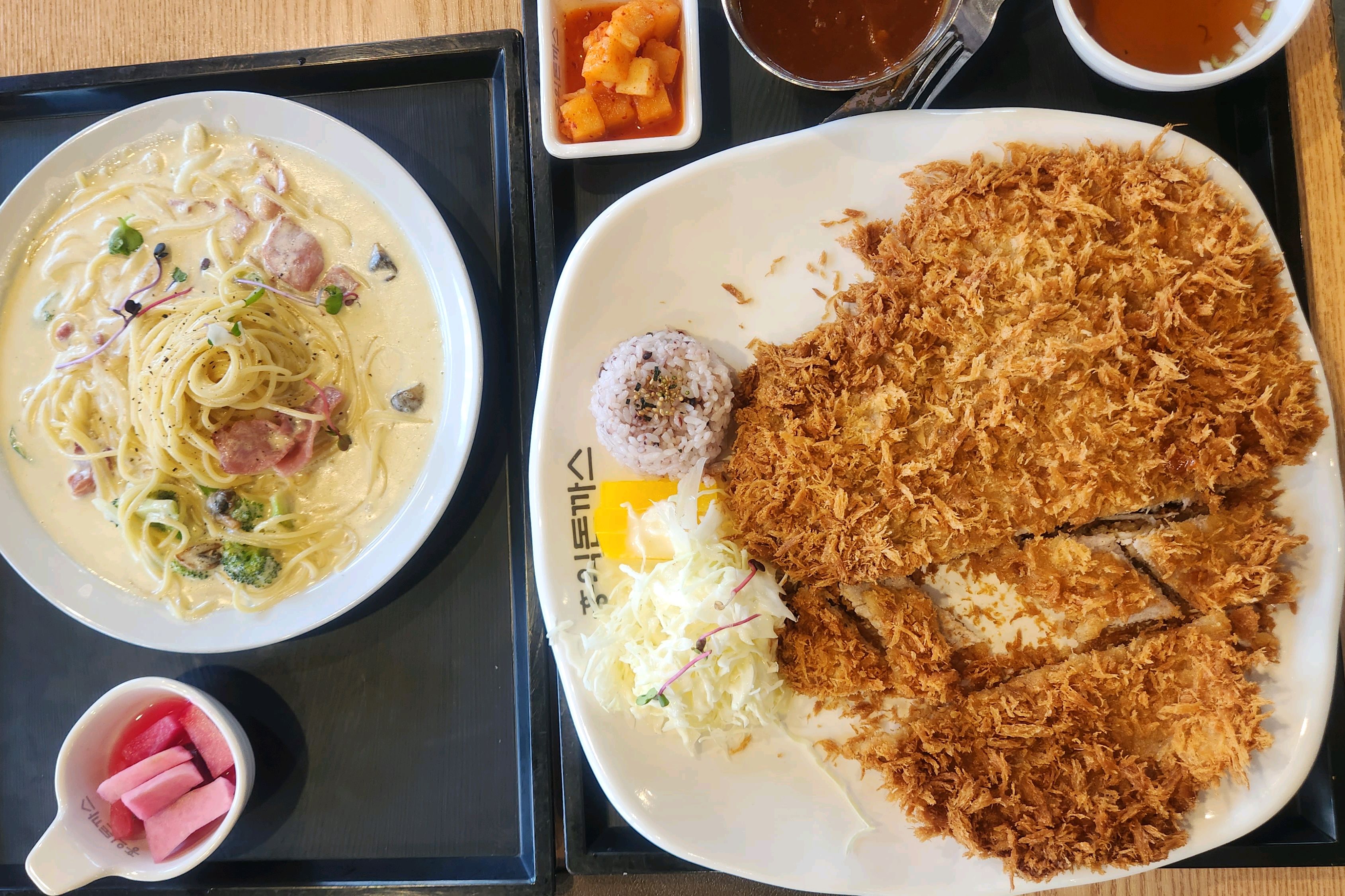 홍익돈까스 양 엄청 많고 - 향남 맛집 홍익돈까스 향남점