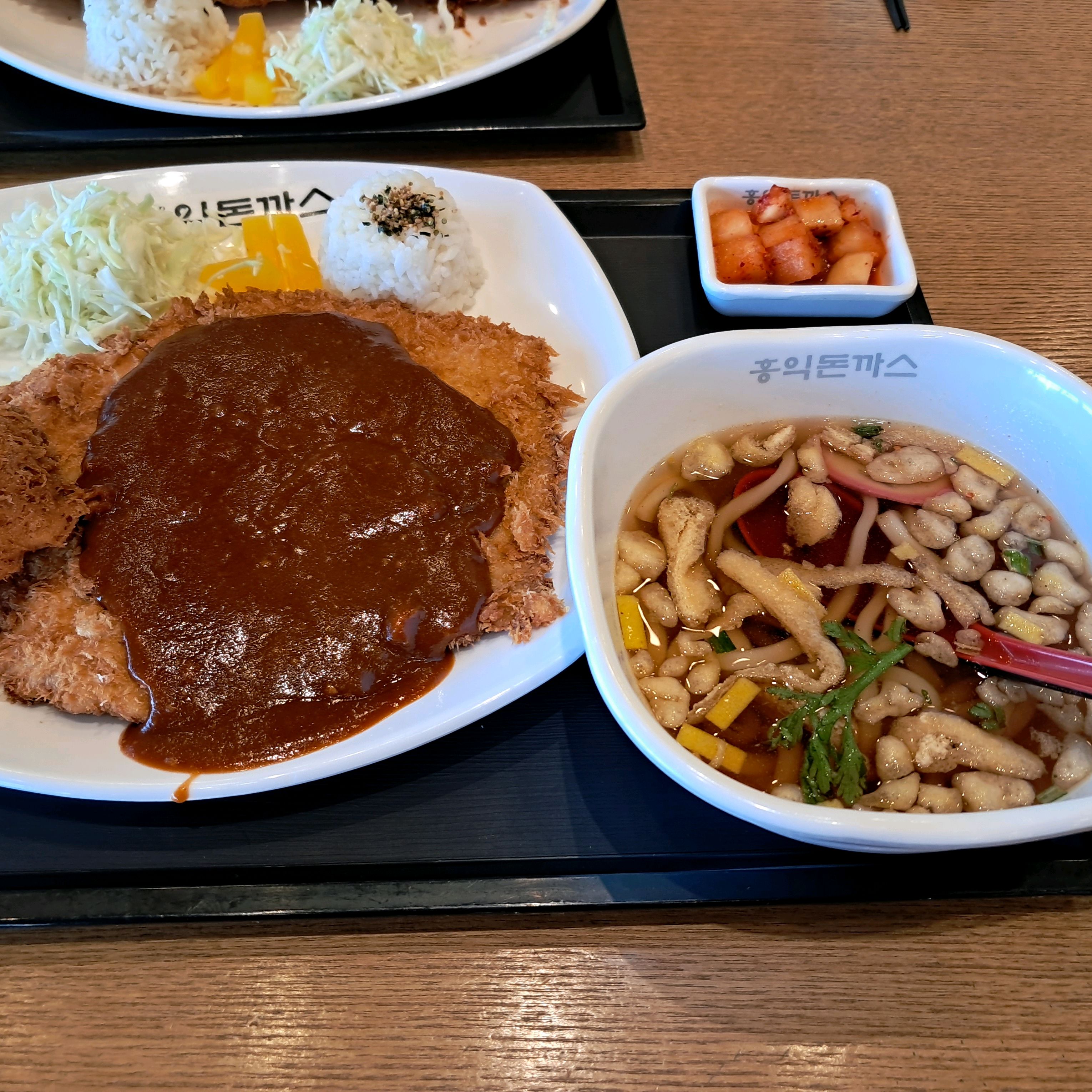 시어머님 생신을 맞아 나들이 나왔어요. 어머님께서 직접 가게를 검색해 찾으셔서 방문했어요.