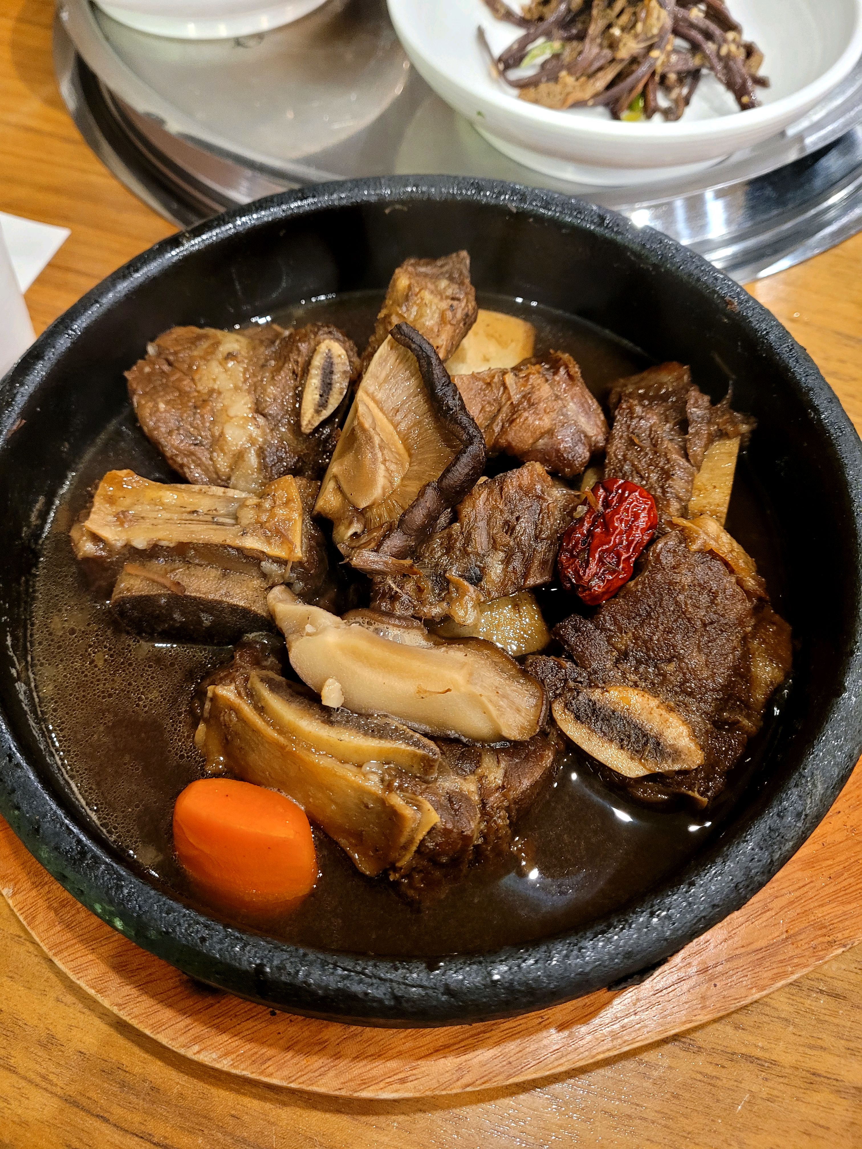 요즘같이 추운날씨에는 뜨끈한 갈비탕인거 아시쥬? - 불당동 맛집 송도갈비 천안불당점