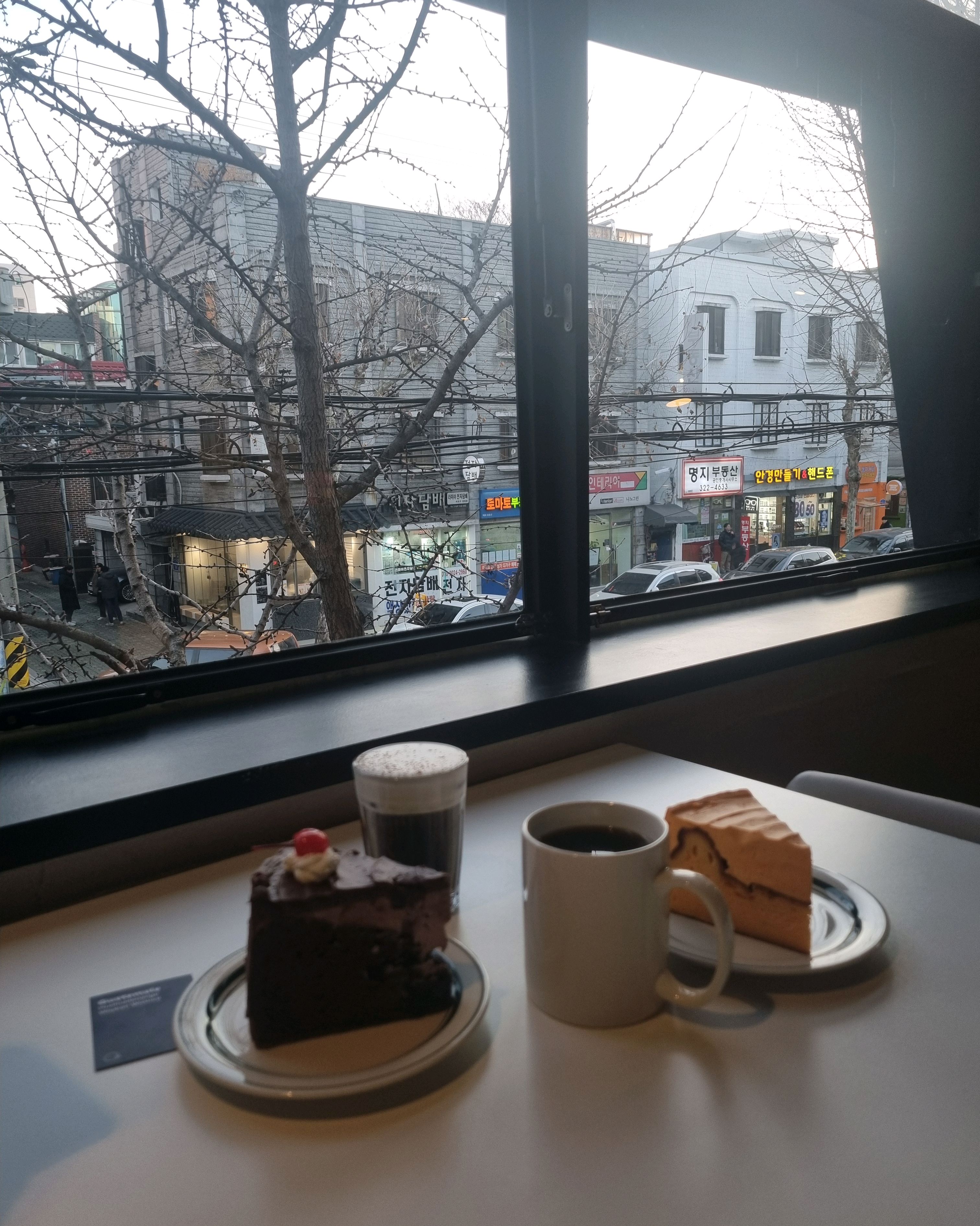 1인 1케이크는 필수 아닌가요? 😁😁😁 - 망원동 맛집 망원 지튼