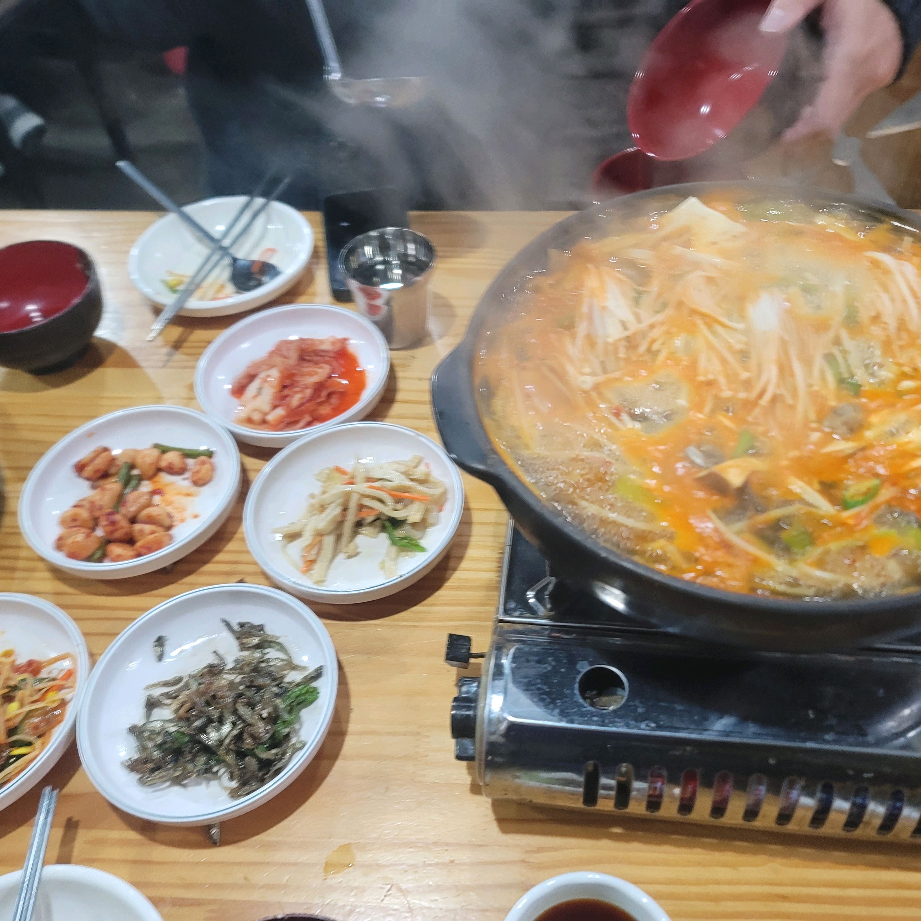 사장님 혼자 하셔서 손님이 몰리면 기다릴수 있어요! - 천호동 맛집 훈이네 대구버섯탕 찜