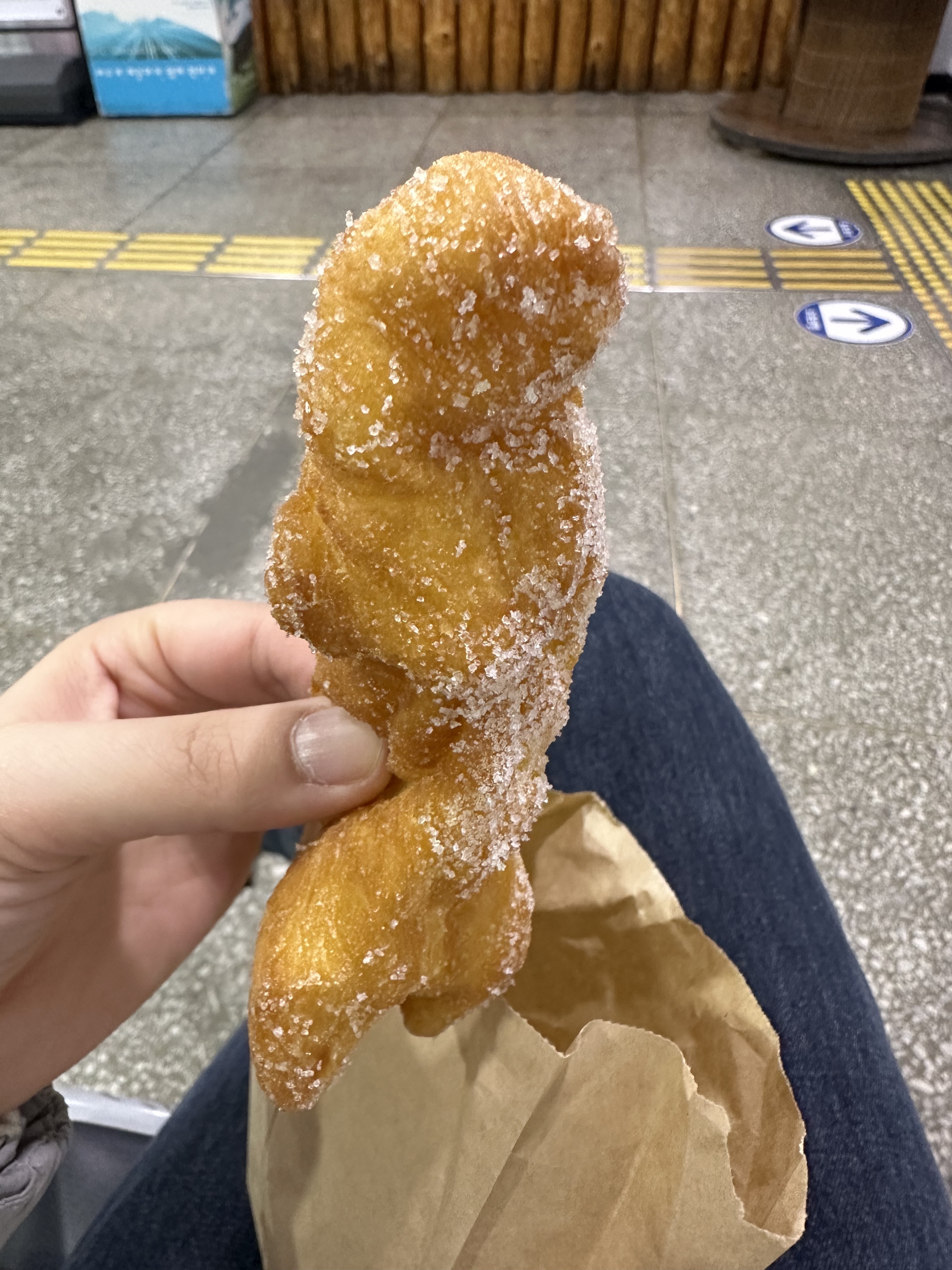 황금찹살꽈배기 이미지