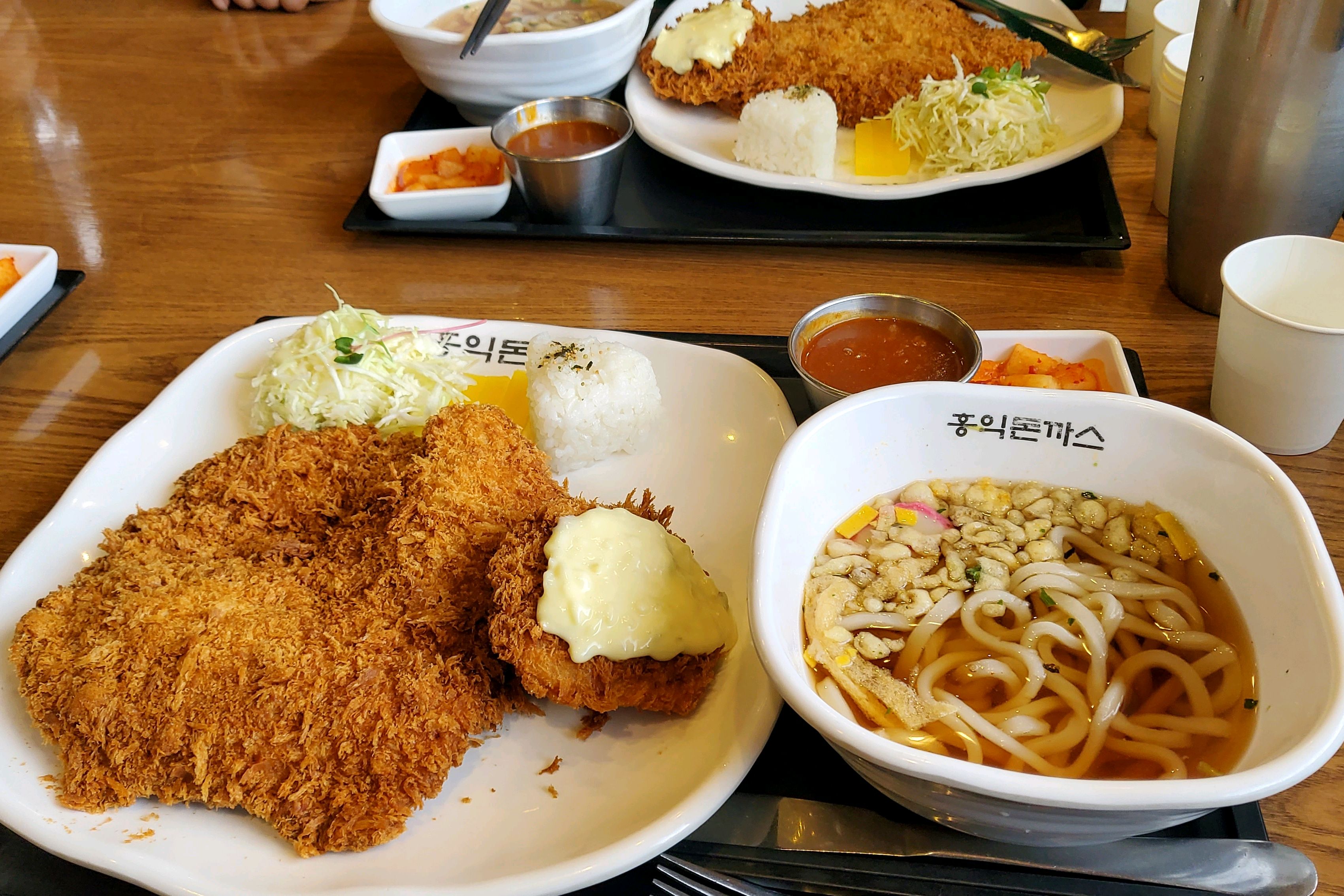 여기 돈가스 엄청 크고 양이 많네요^^ 무엇보다 옛날돈가쓰 좋아하시는 분 여기 추천이요!!