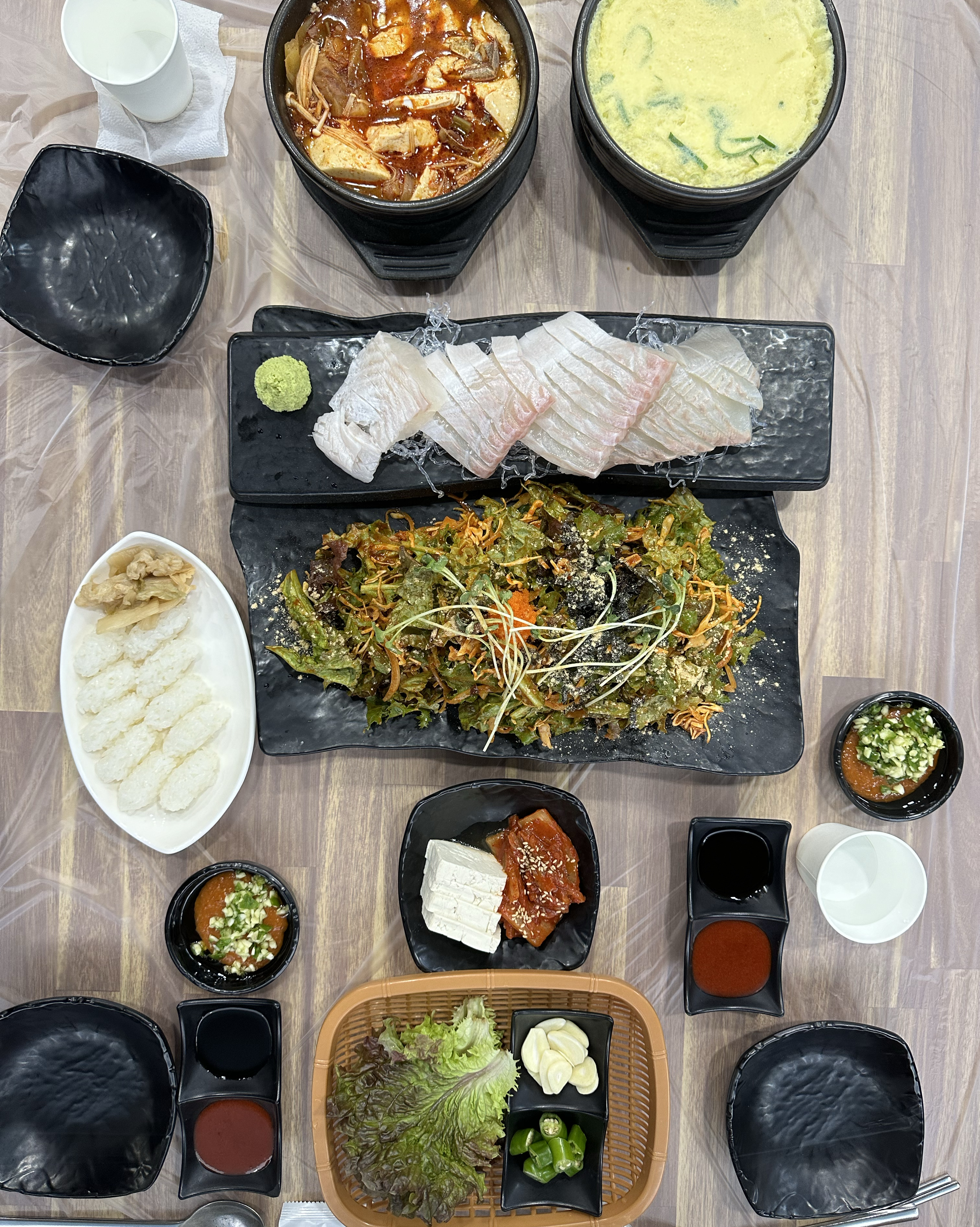 막회정말 맛있더라고요 왜 회맛집인지 알겠어요 비오는날 갔는데 정말 분위기 있어 막회 다양하