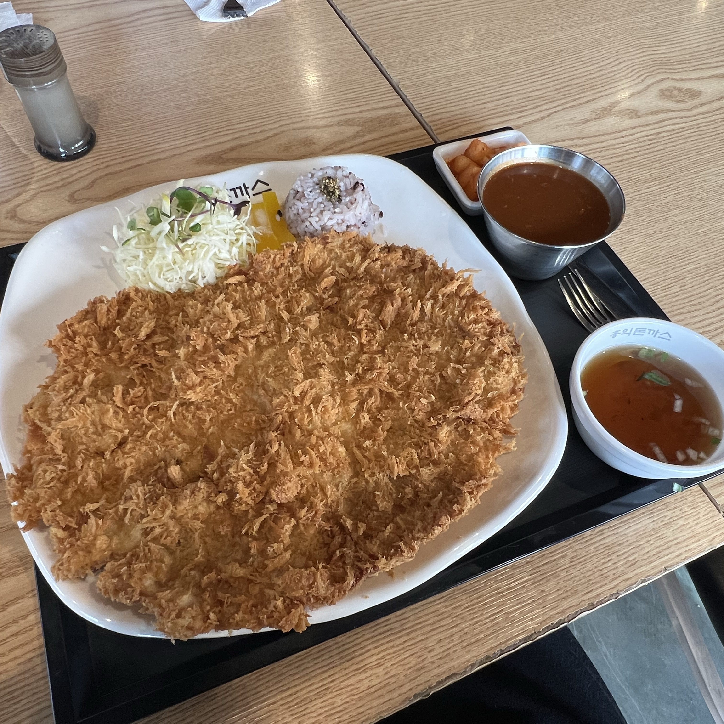 서비스로 제공되는 스프도 넘넘 맛있었고 - 향남 맛집 홍익돈까스 향남점