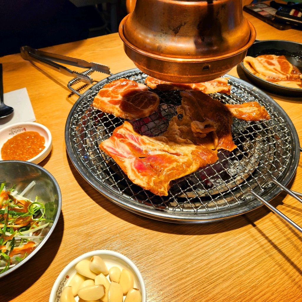 직원분도 친절하시고 고기도 맛있었어요. 다만 저녁 타임에 밥이 계속해서 리필되지 않아서 좀