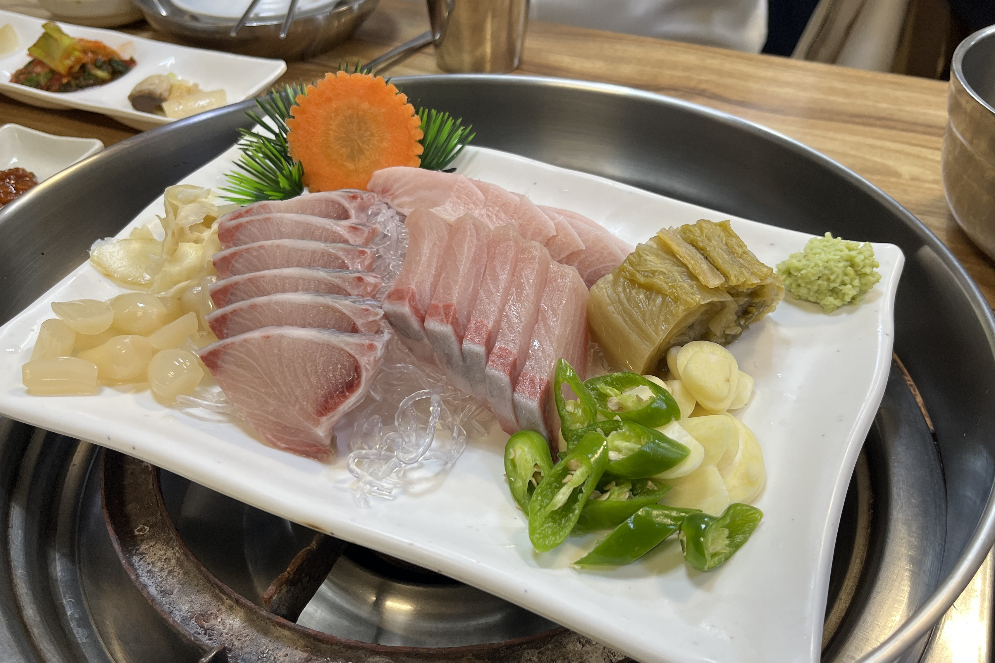 방어회(미니)랑 생태전골 소짜 먹었어요! 두번째 방문인데 역시 맛있습니다 ㅠㅠ 여긴 전골이