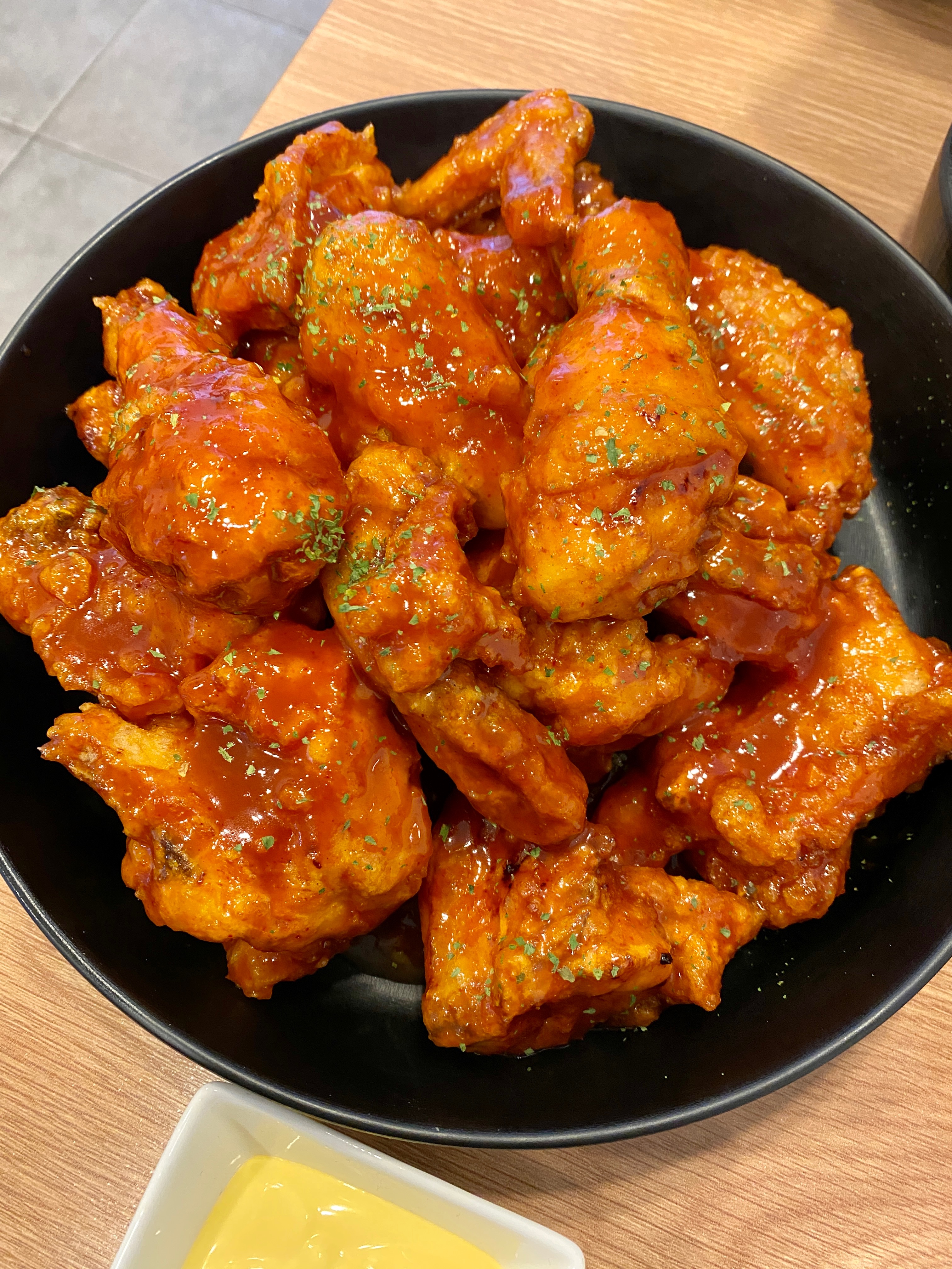 날이 추워서 들고가다 식을까봐 매장 나와 먹었는데 와옹~~~~ 맛있고 신선하고 양도 많아요