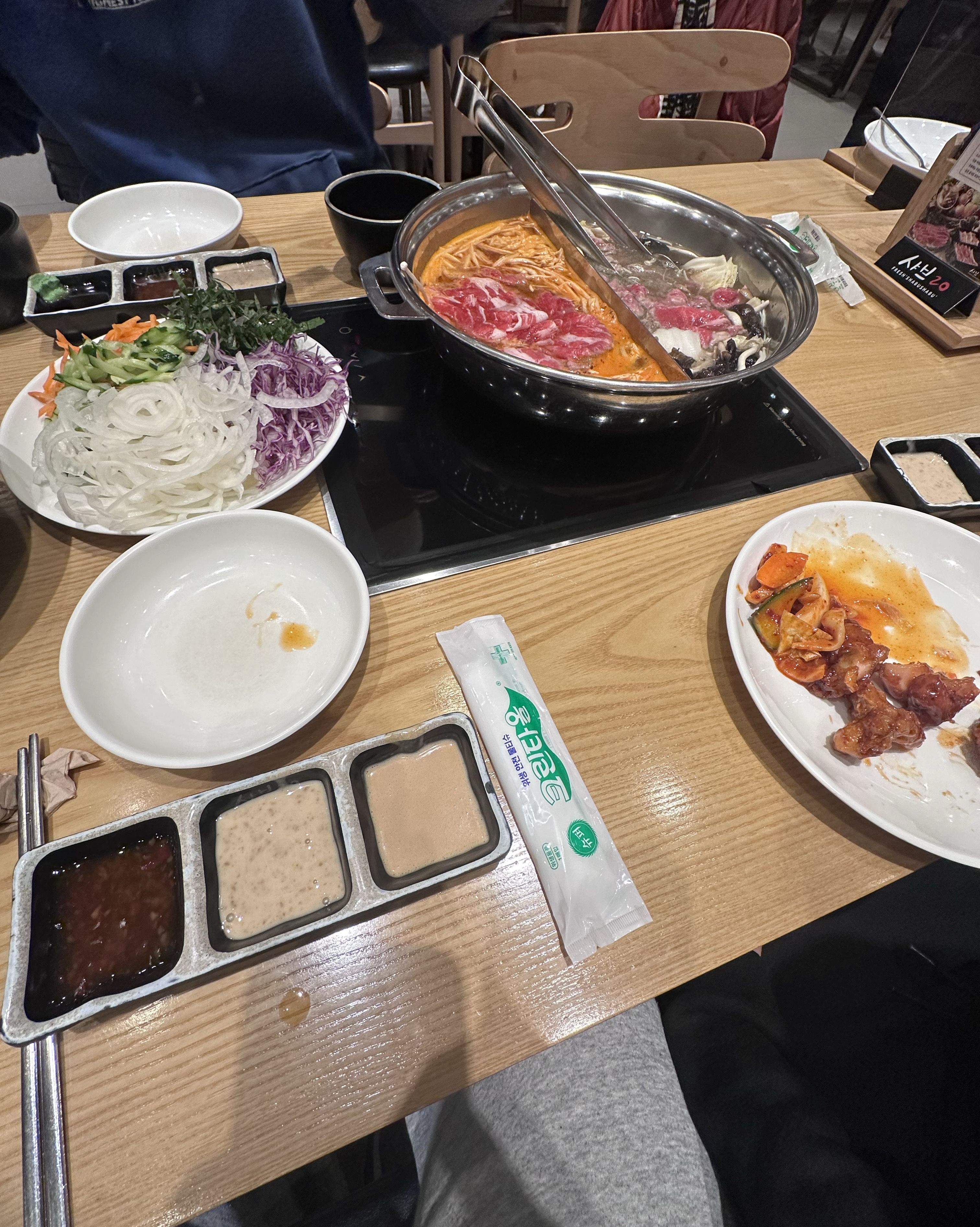 고기까지 무한리필 샤브 집은 처음이네요. 고기를 - 경주 용황 맛집 샤브20 경주점