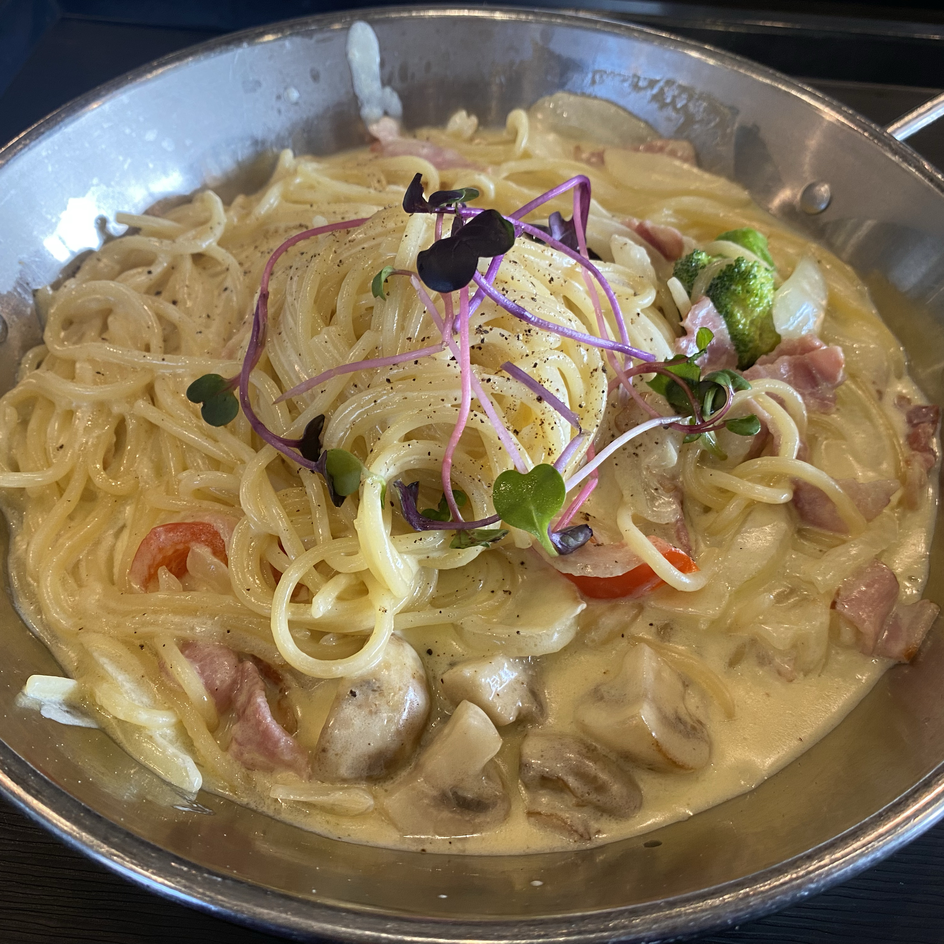 양이 정말 푸짐하고 맛있어요^^ - 왕송호수 맛집 홍익돈까스 의왕왕송호수점